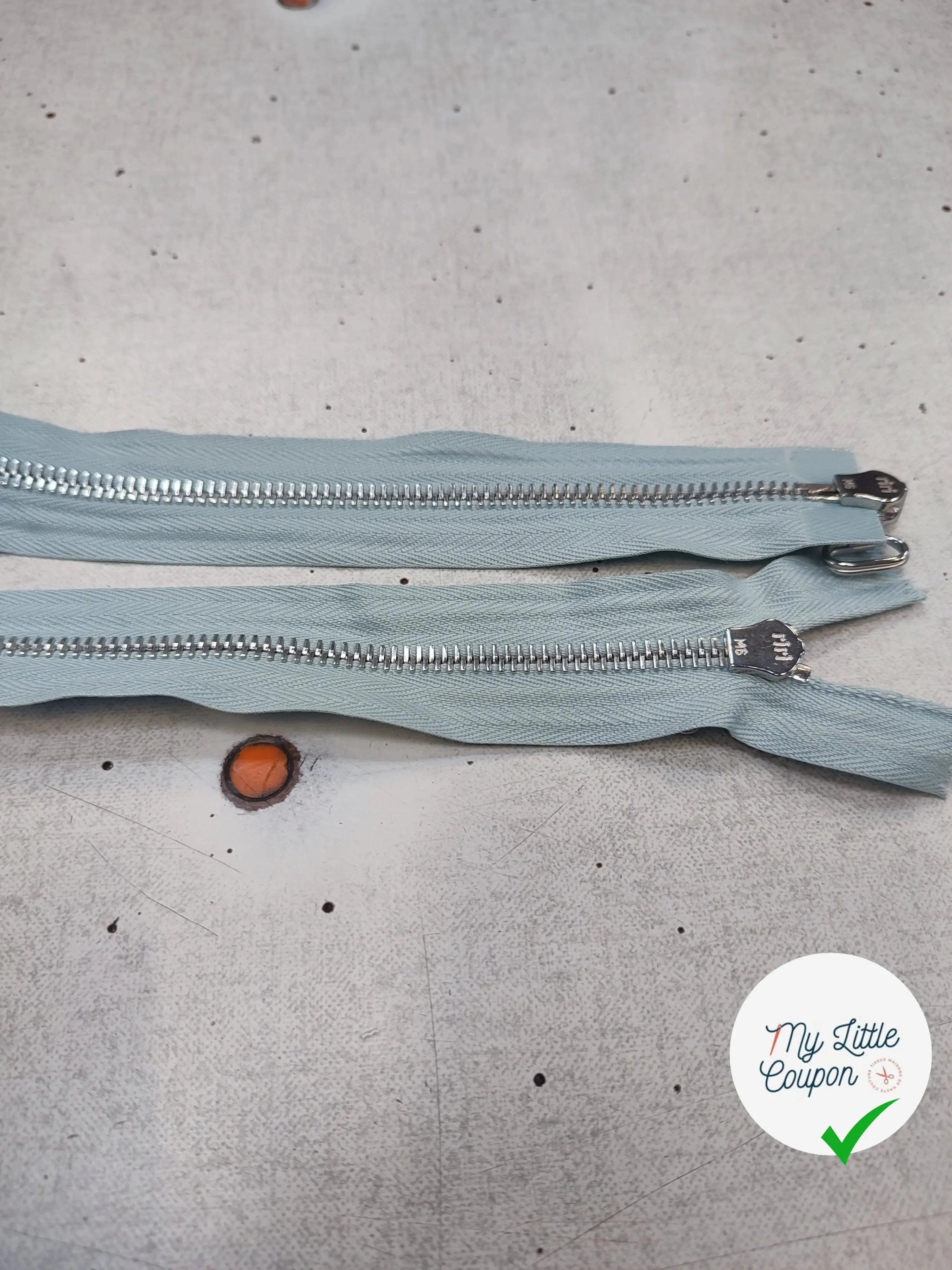 FERMETURE RIRI METAL NON SÉPARABLE 75CM BLEU CIEL M6 - My Little Coupon