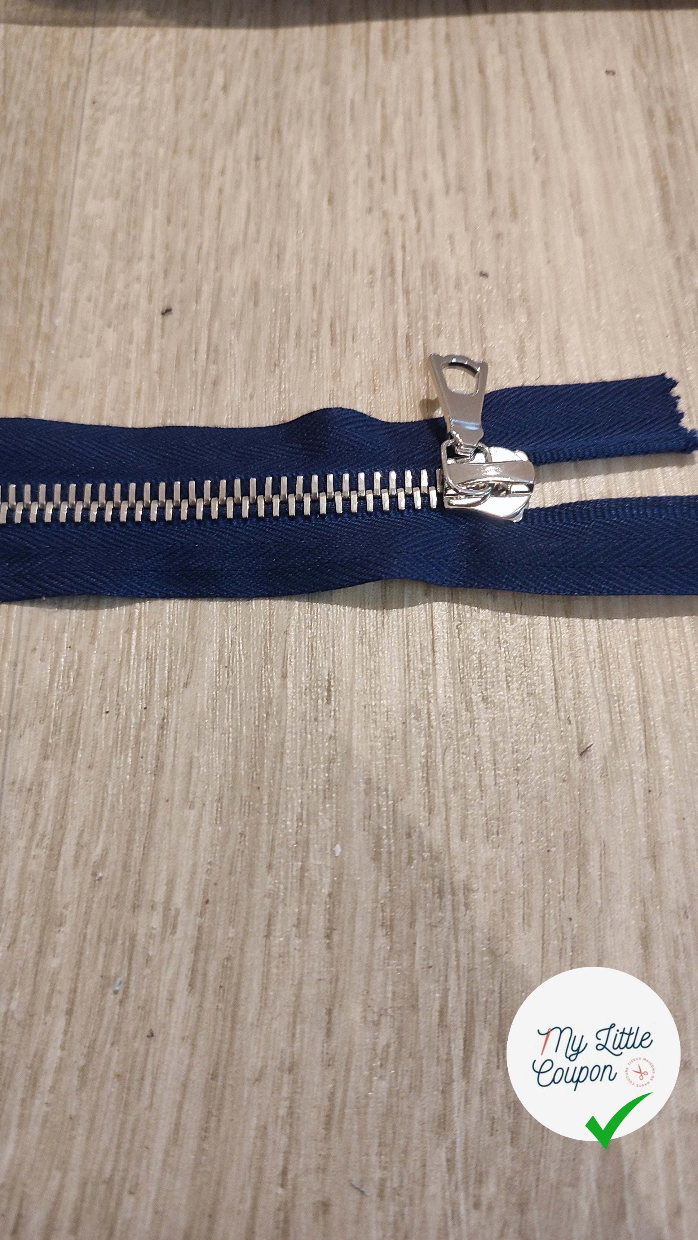 FERMETURE RIRI MÉTAL SÉPARABLE 60CM BLEU FONCÉ M8 - My Little Coupon