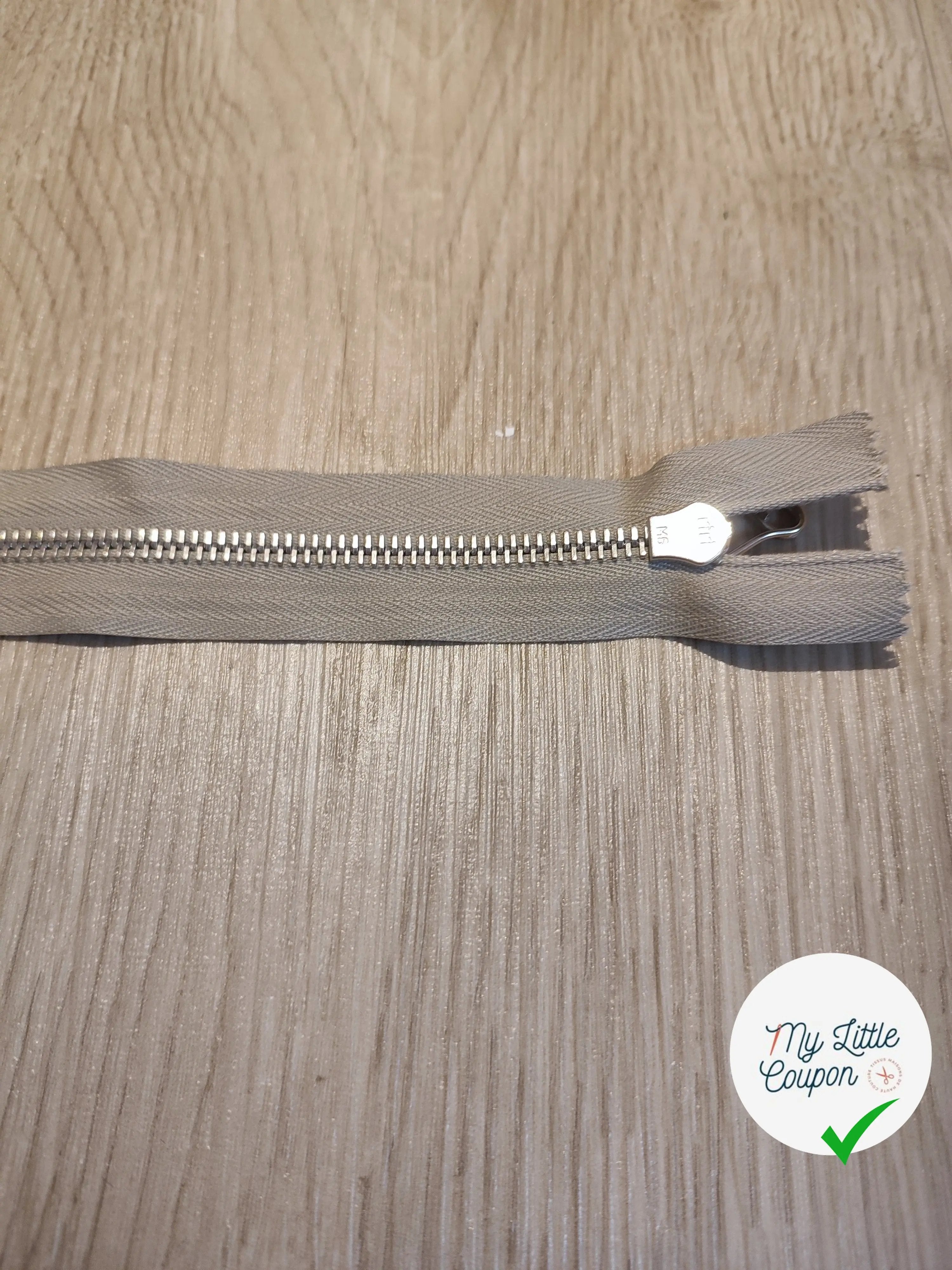 FERMETURE RIRI METAL SÉPARABLE 60CM GRIS M6 - My Little Coupon