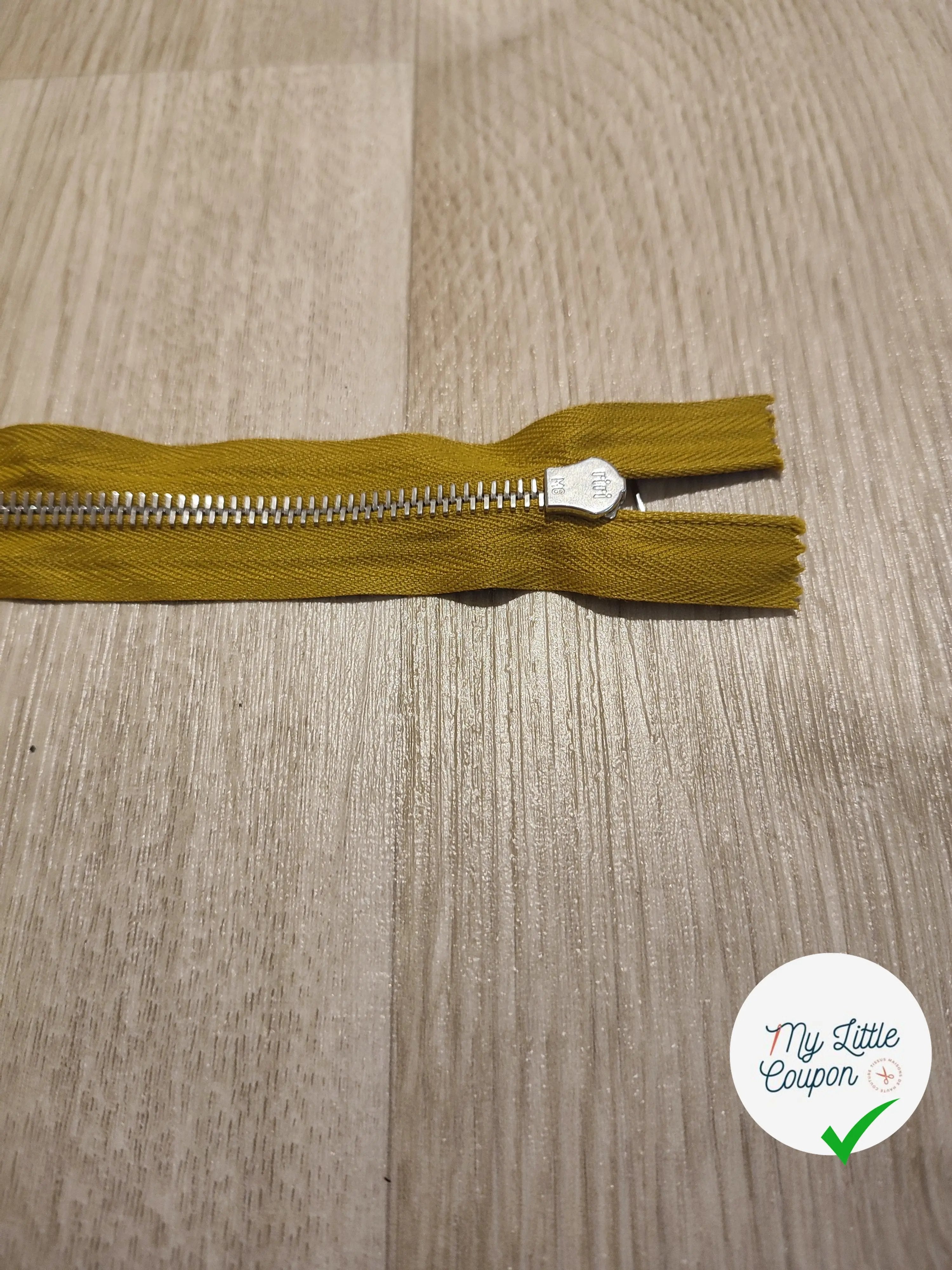 FERMETURE RIRI METAL SÉPARABLE 65CM JAUNE MOUTARDE - My Little Coupon