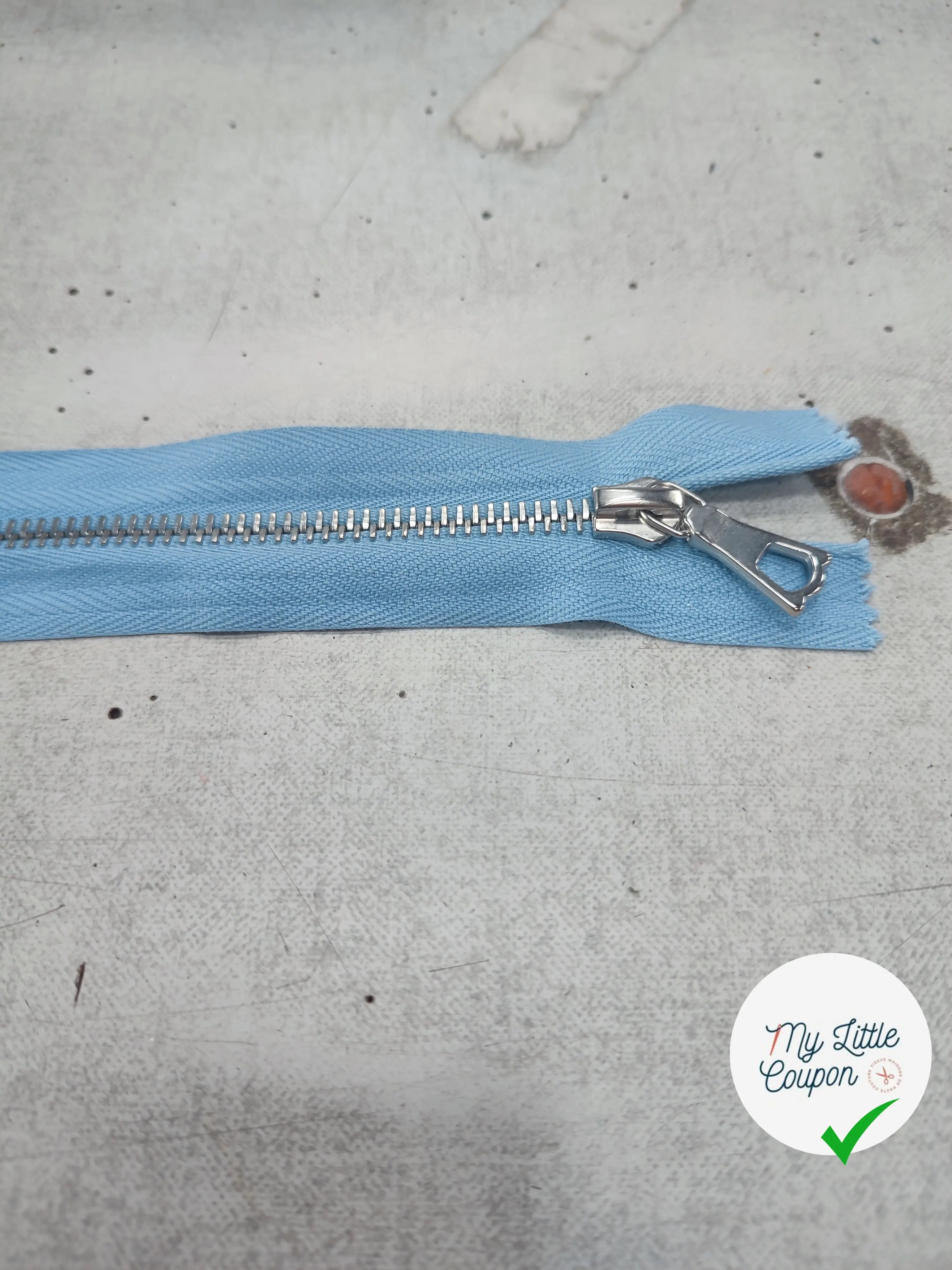FERMETURE RIRI METAL SÉPARABLE 70CM BLEU CIEL M6 - My Little Coupon