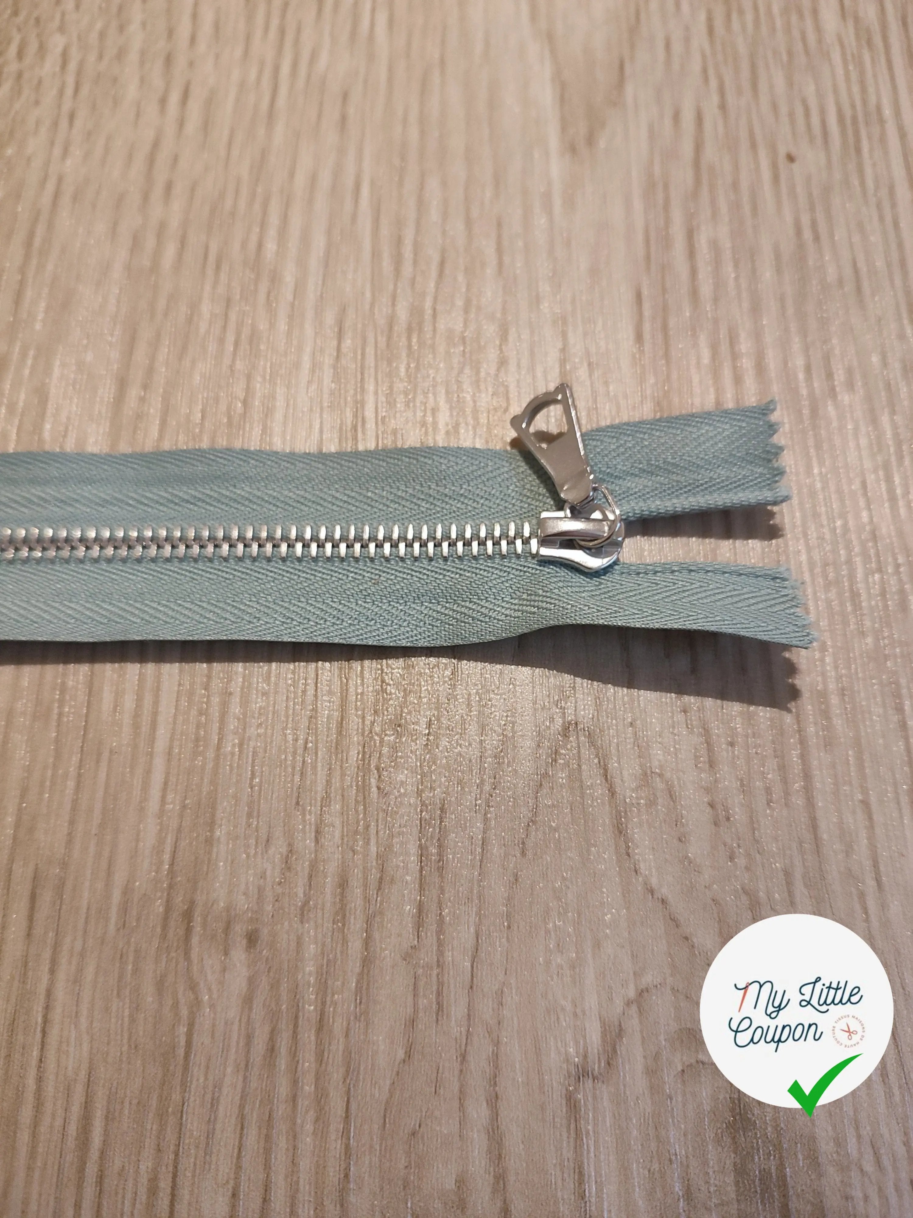 FERMETURE RIRI METAL SÉPARABLE 70CM BLEU CLAIR M6 - My Little Coupon