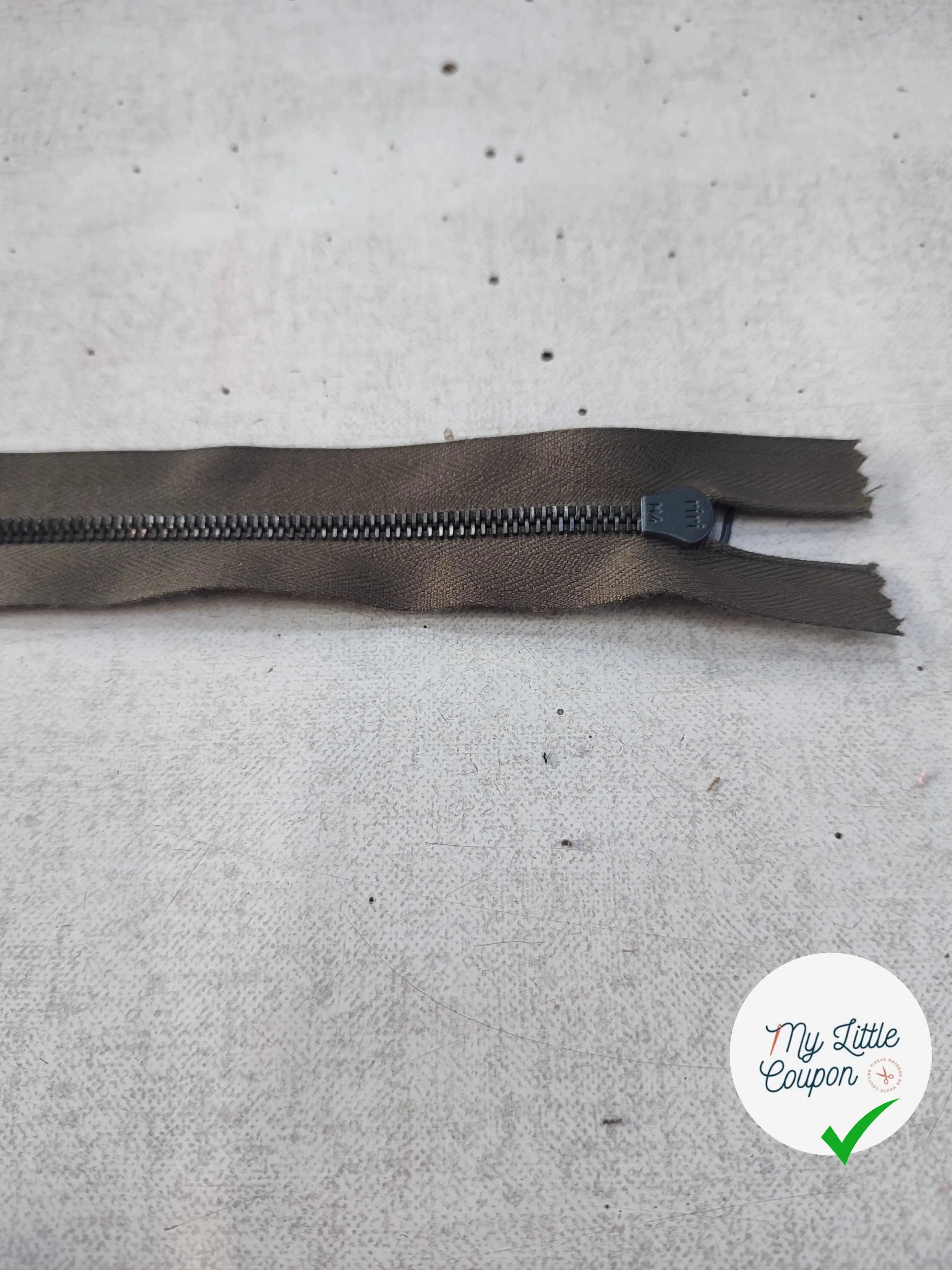 FERMETURE RIRI METAL NON SÉPARABLE 25CM VERT KAKI FONCÉ M4 - My Little Coupon