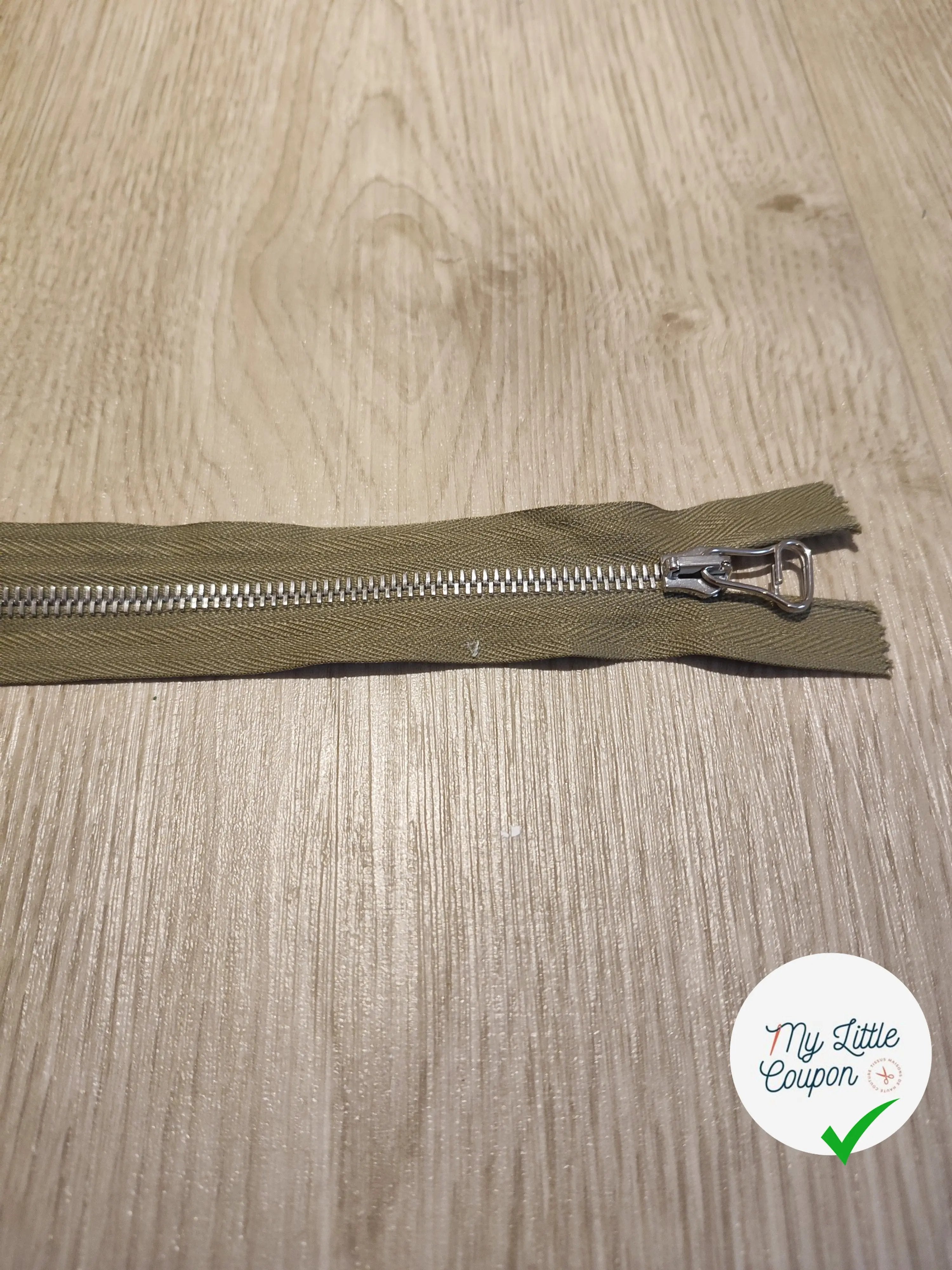 FERMETURE RIRI METAL SEPARABLE 70CM VERT KAKI M6 - My Little Coupon