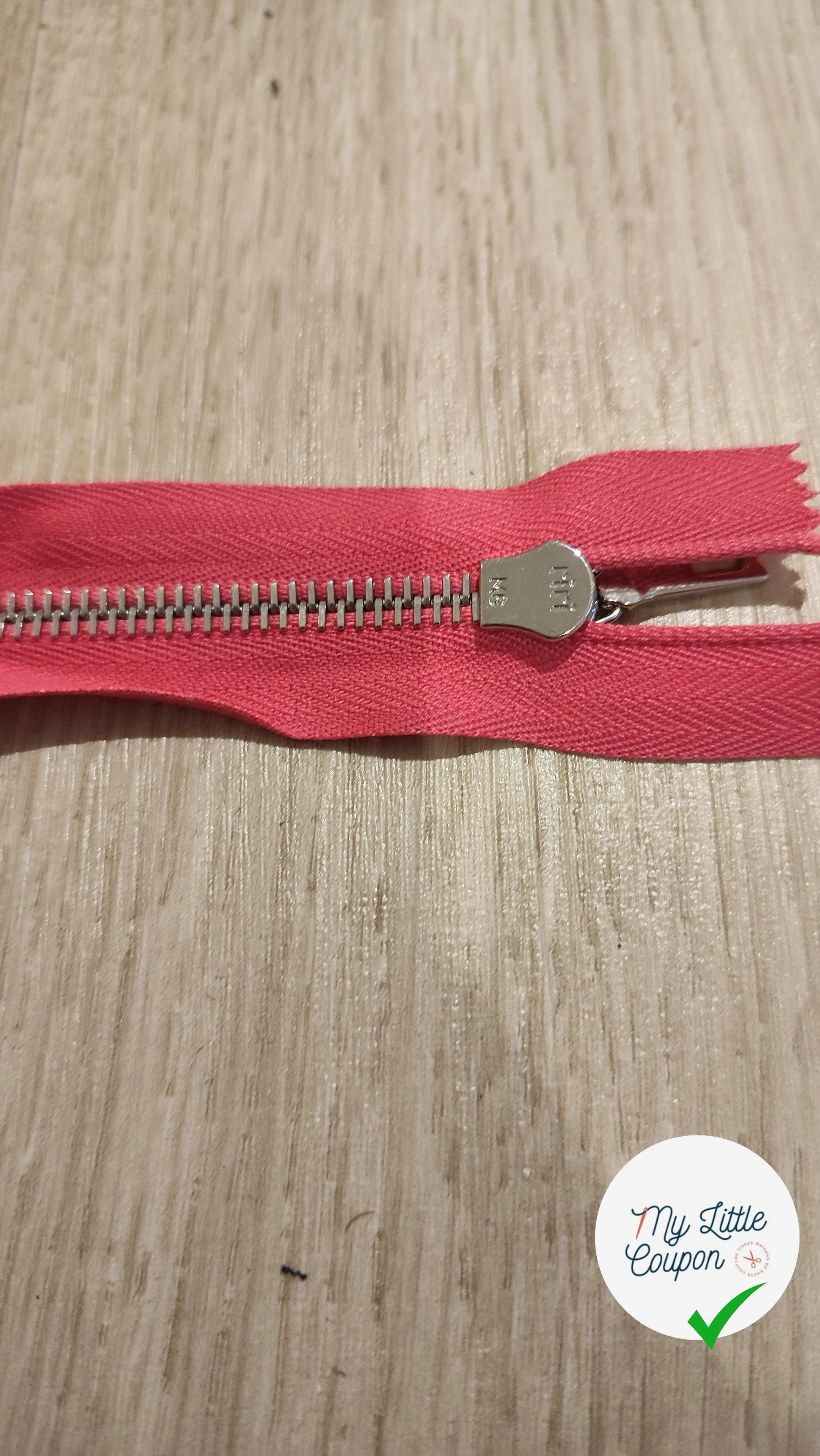 FERMETURE RIRI METAL SÉPARABLE 80CM ROSE FUSHIA M6 - My Little Coupon