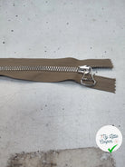 FERMETURE RIRI METAL SÉPARABLE 80CM VERT KAKI CLAIR M6 - My Little Coupon