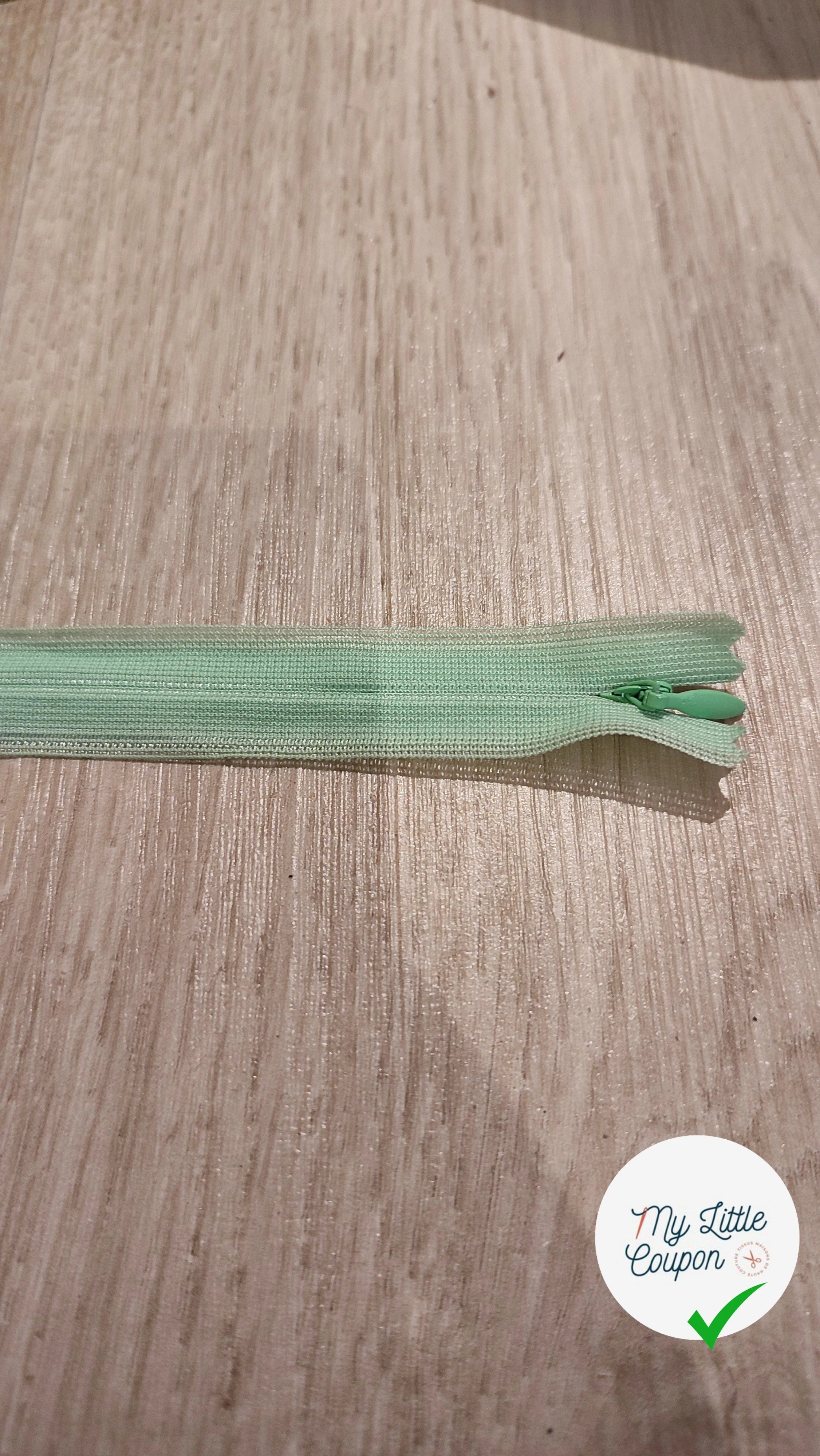 FERMETURE RIRI PLASTIQUE NON SÉPARABLE INVISIBLE 24CM VERT MENTHE - My Little Coupon