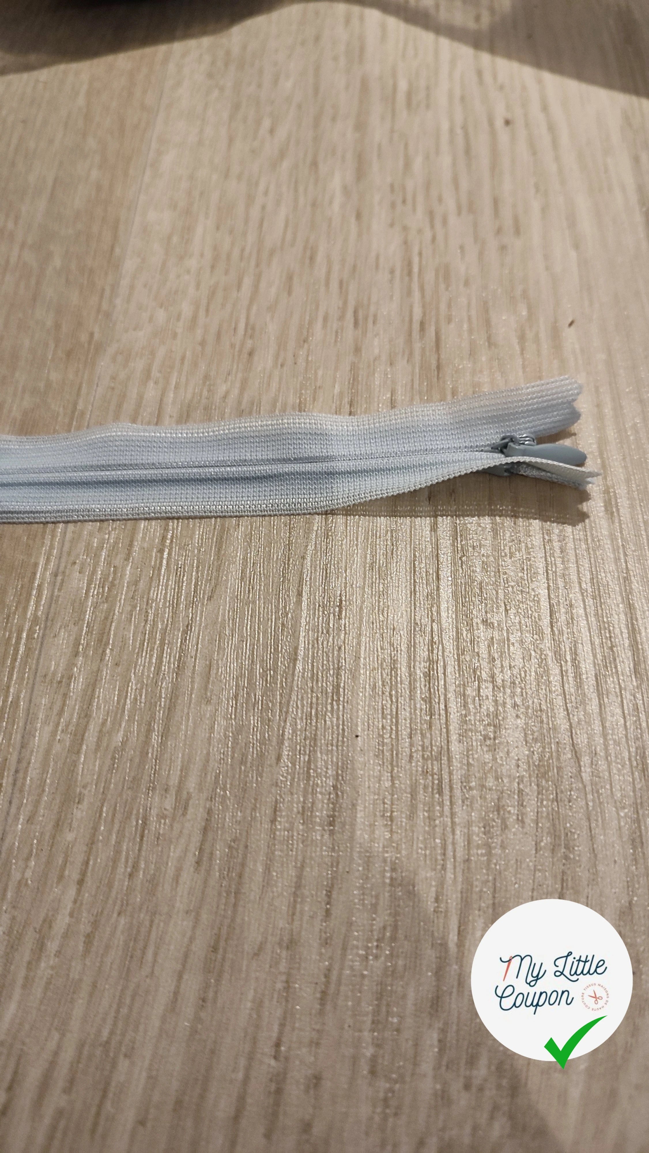 FERMETURE RIRI PLASTIQUE NON SÉPARABLE INVISIBLE 40CM BLEU CIEL - My Little Coupon