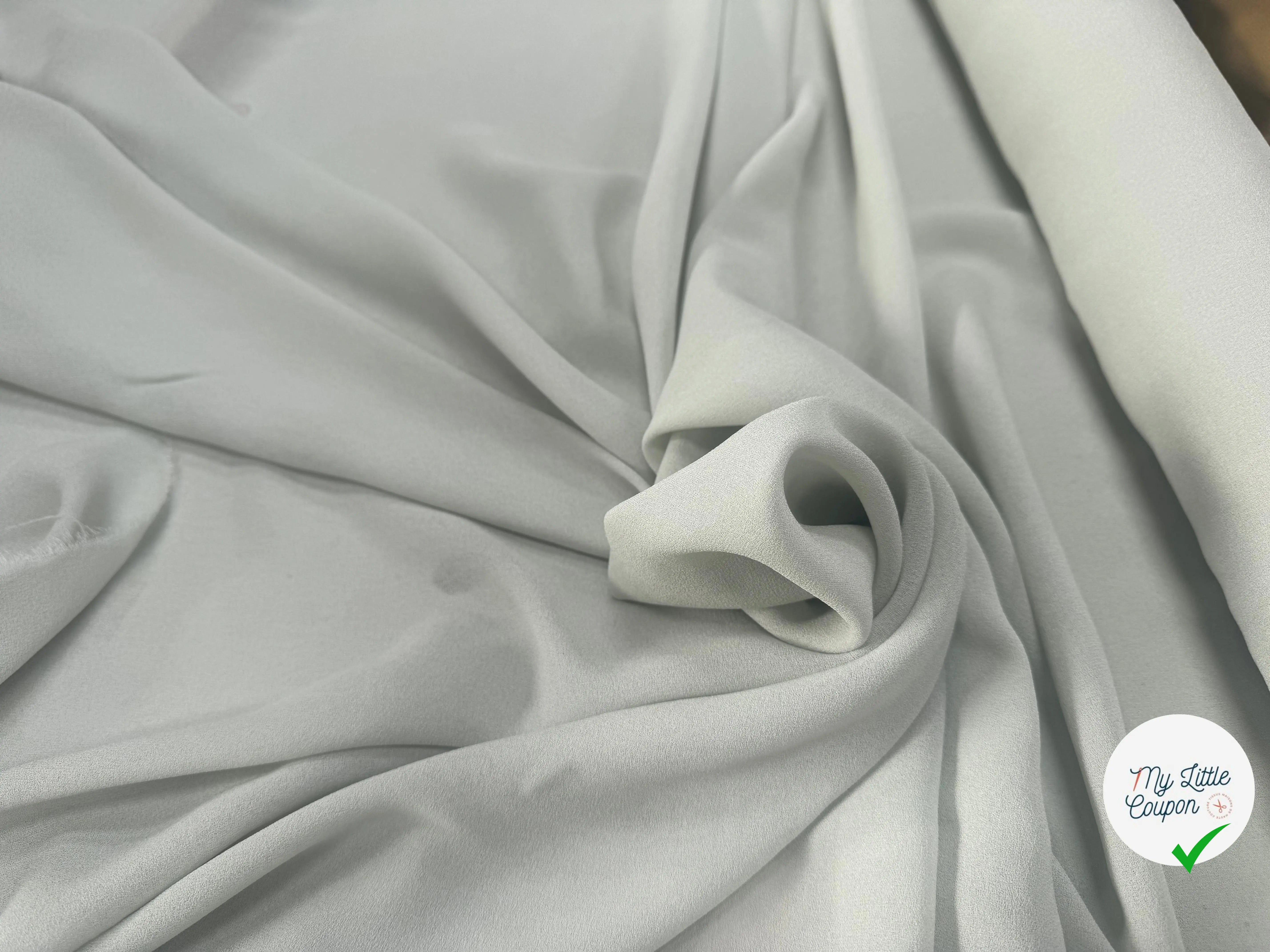 FINE SHEER CRÊPE 100 % VISCOSE , Airy Grey - My Little Coupon