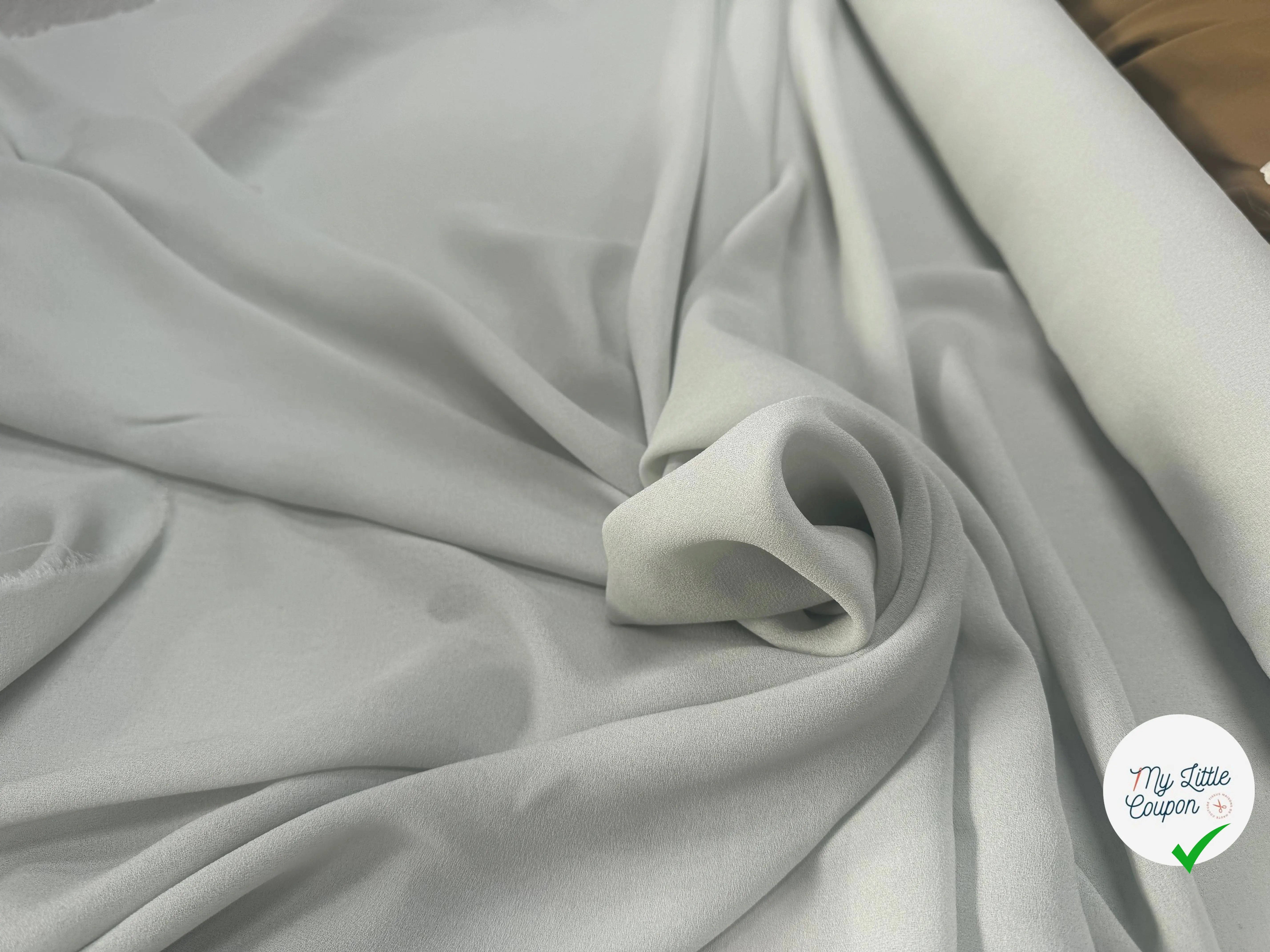 FINE SHEER CRÊPE 100 % VISCOSE , Airy Grey - My Little Coupon