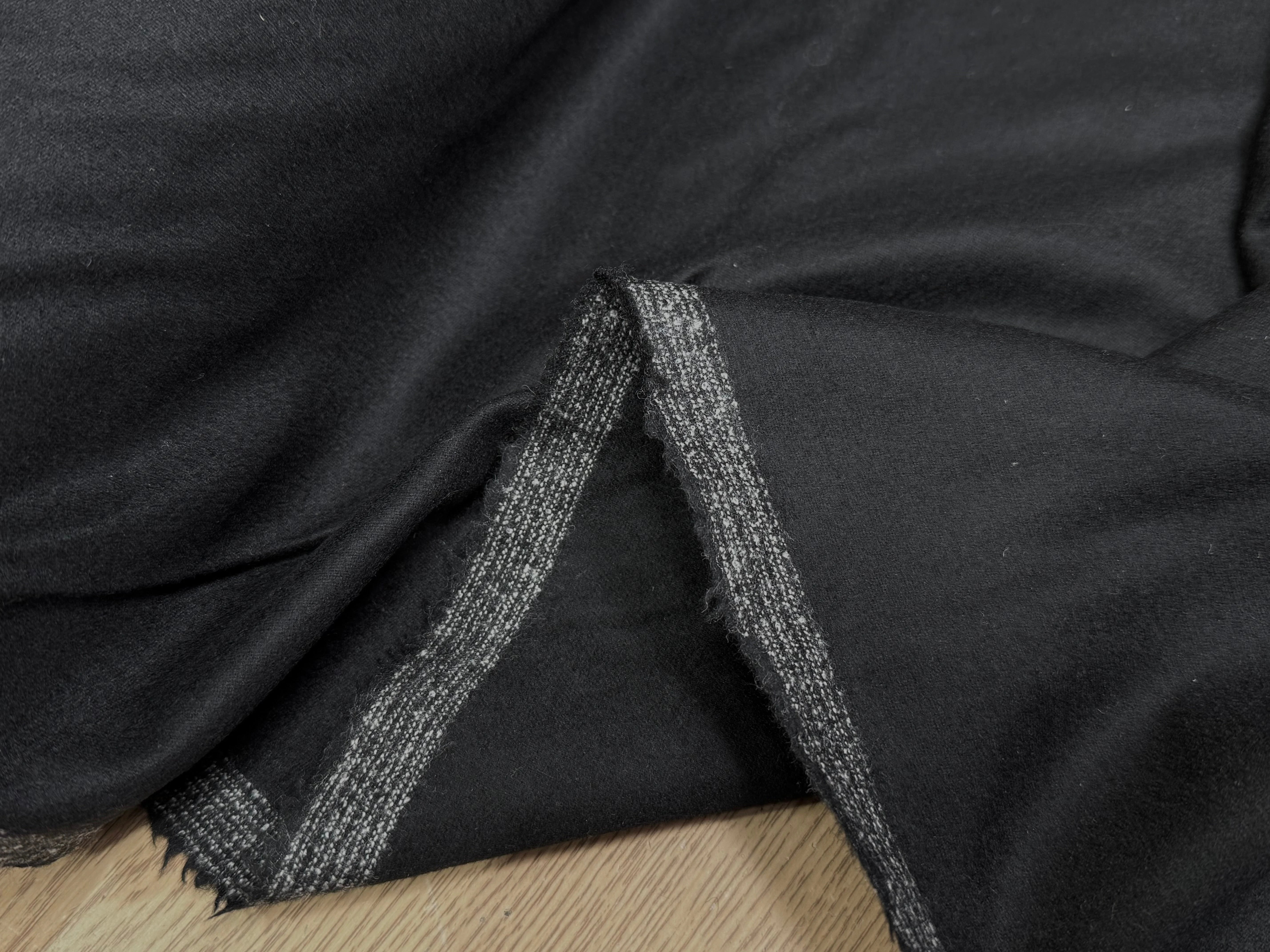 FLANELLE DE LAINE NOIR PROFONDE ULTRA CHIC - My Little Coupon