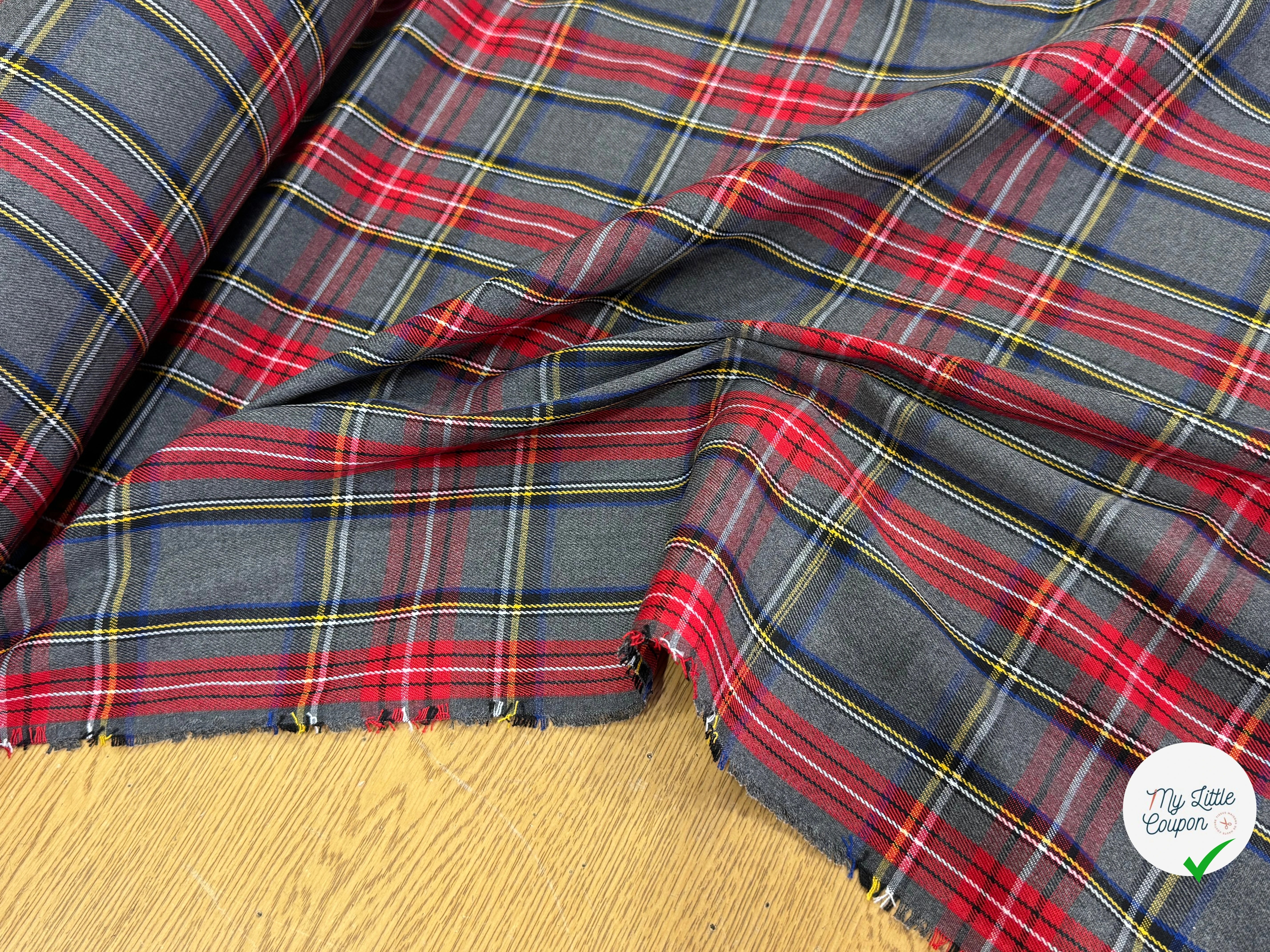 Gabardine écossaise tartan fond gris, détail des carreaux