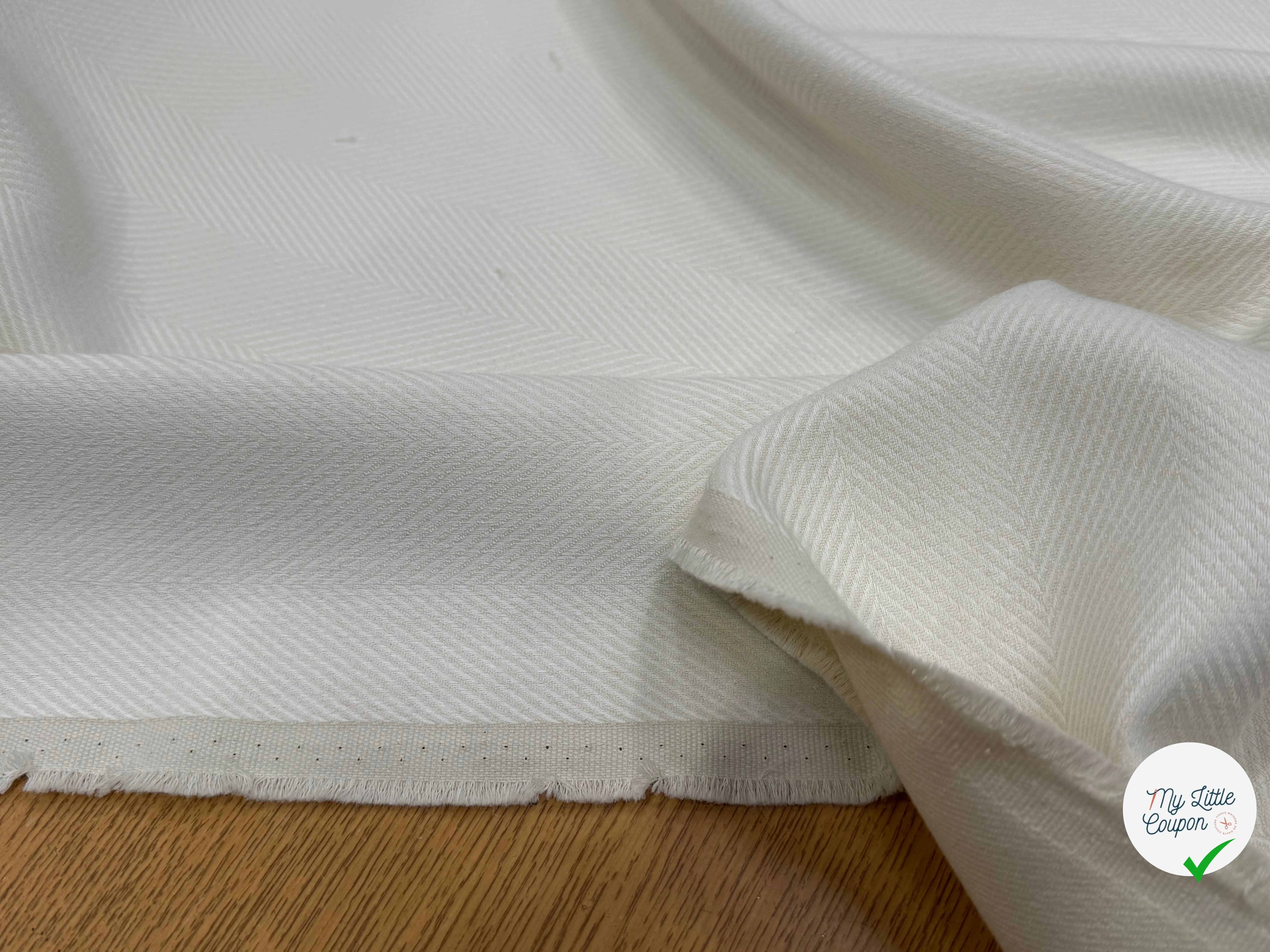 GABARDINE CHEVRON POLYVISCOSE LOURDE BLANC CASSÉ 30% VISCOSE - My Little Coupon