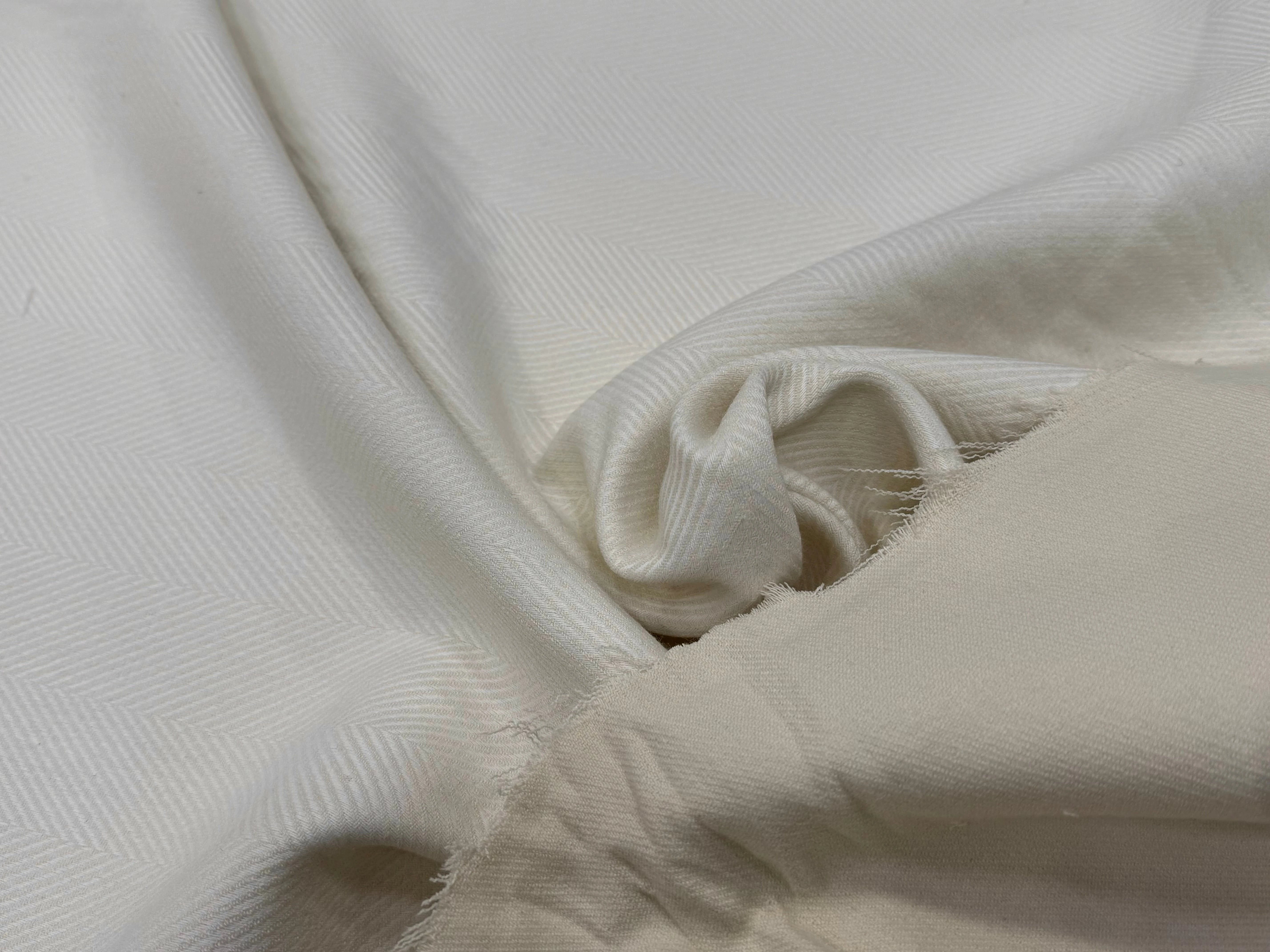GABARDINE CHEVRON POLYVISCOSE LOURDE BLANC CASSÉ 30% VISCOSE - My Little Coupon