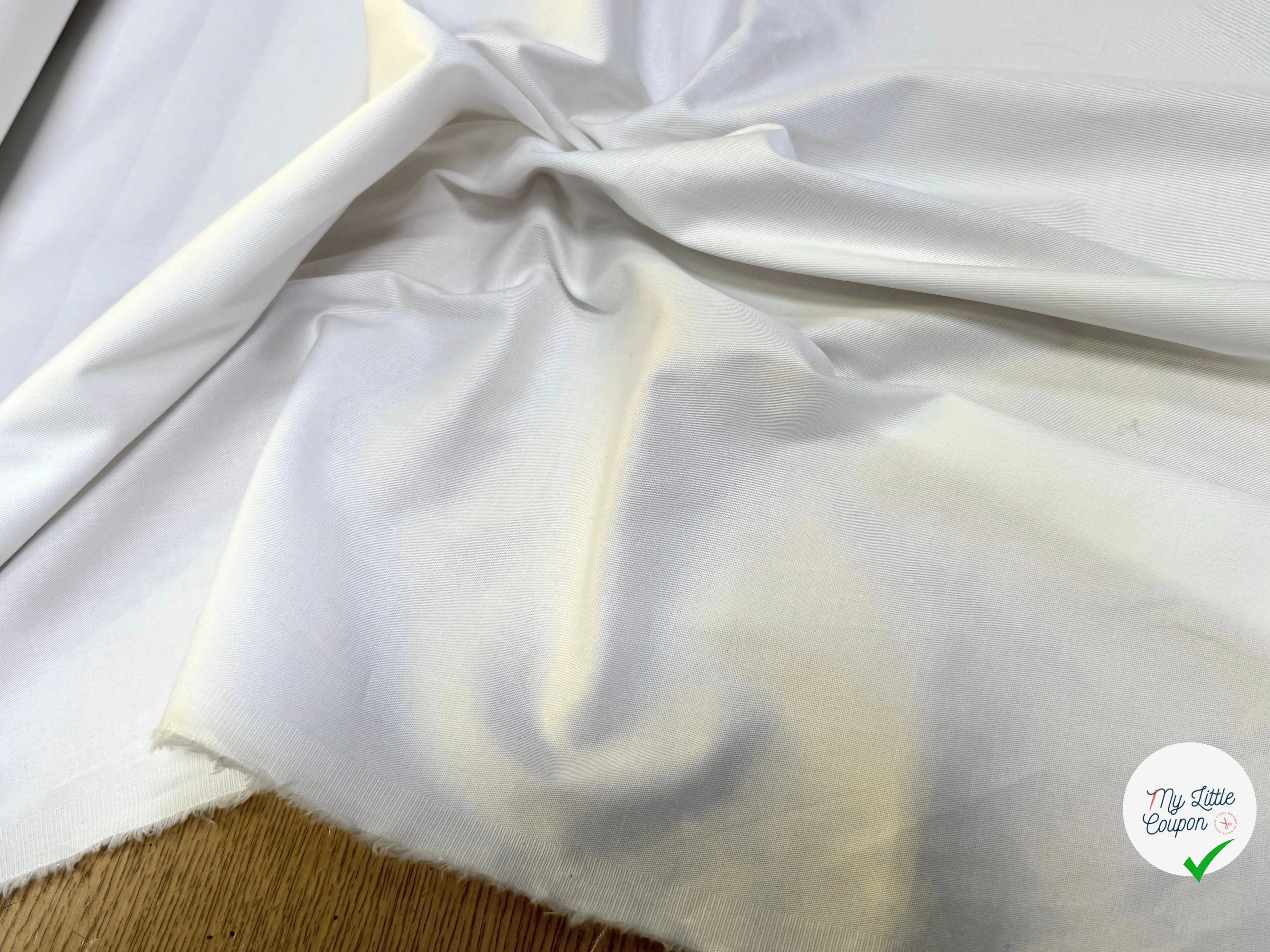 GABARDINE DE COTON FINE STRETCH FINEMENT SERGÉE BLANC 240 - My Little Coupon