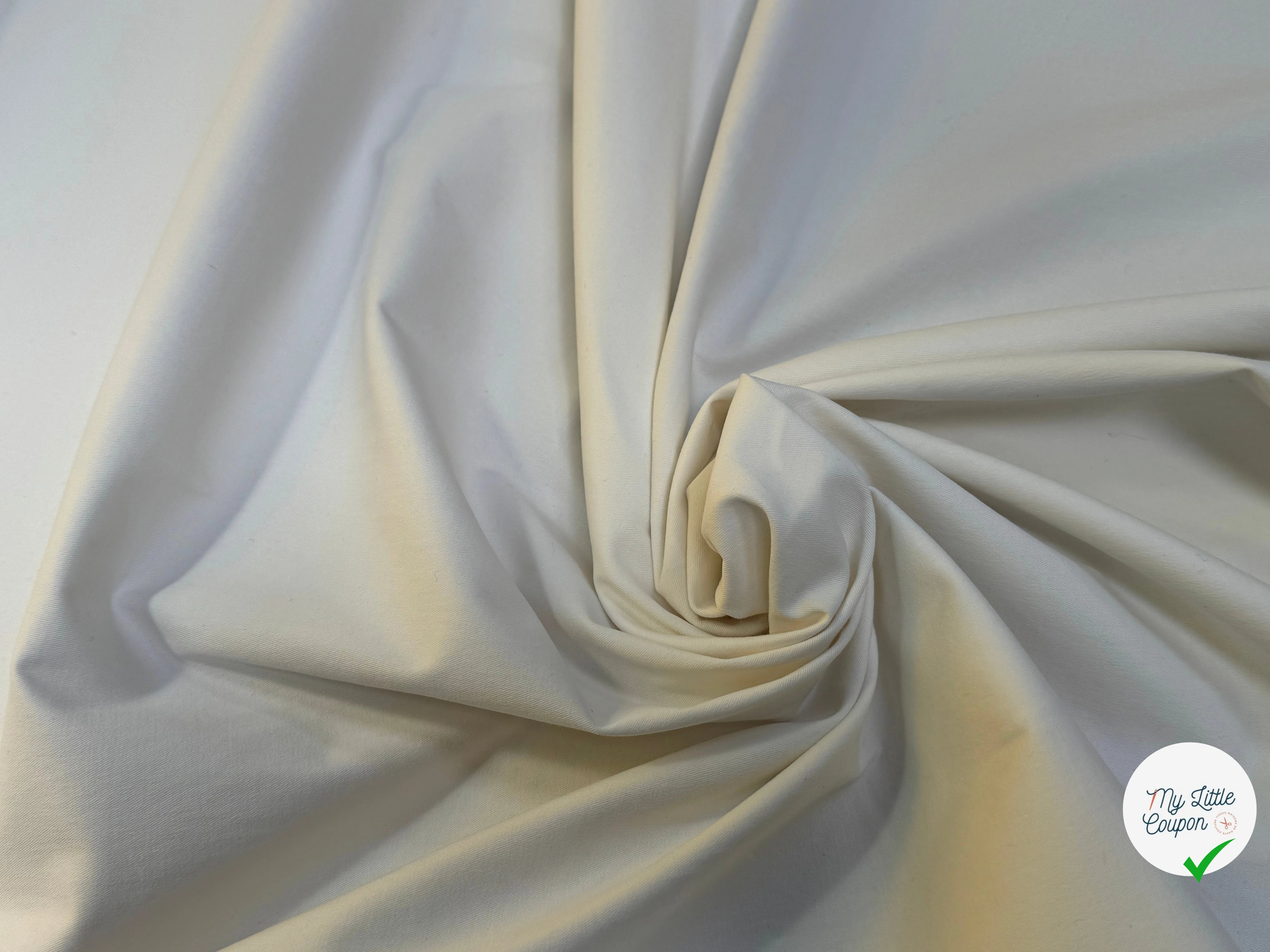GABARDINE DE COTON GRATTÉ FINEMENT SERGÉE BLANC CASSÉ STRETCH TENUE SUBLIME - My Little Coupon