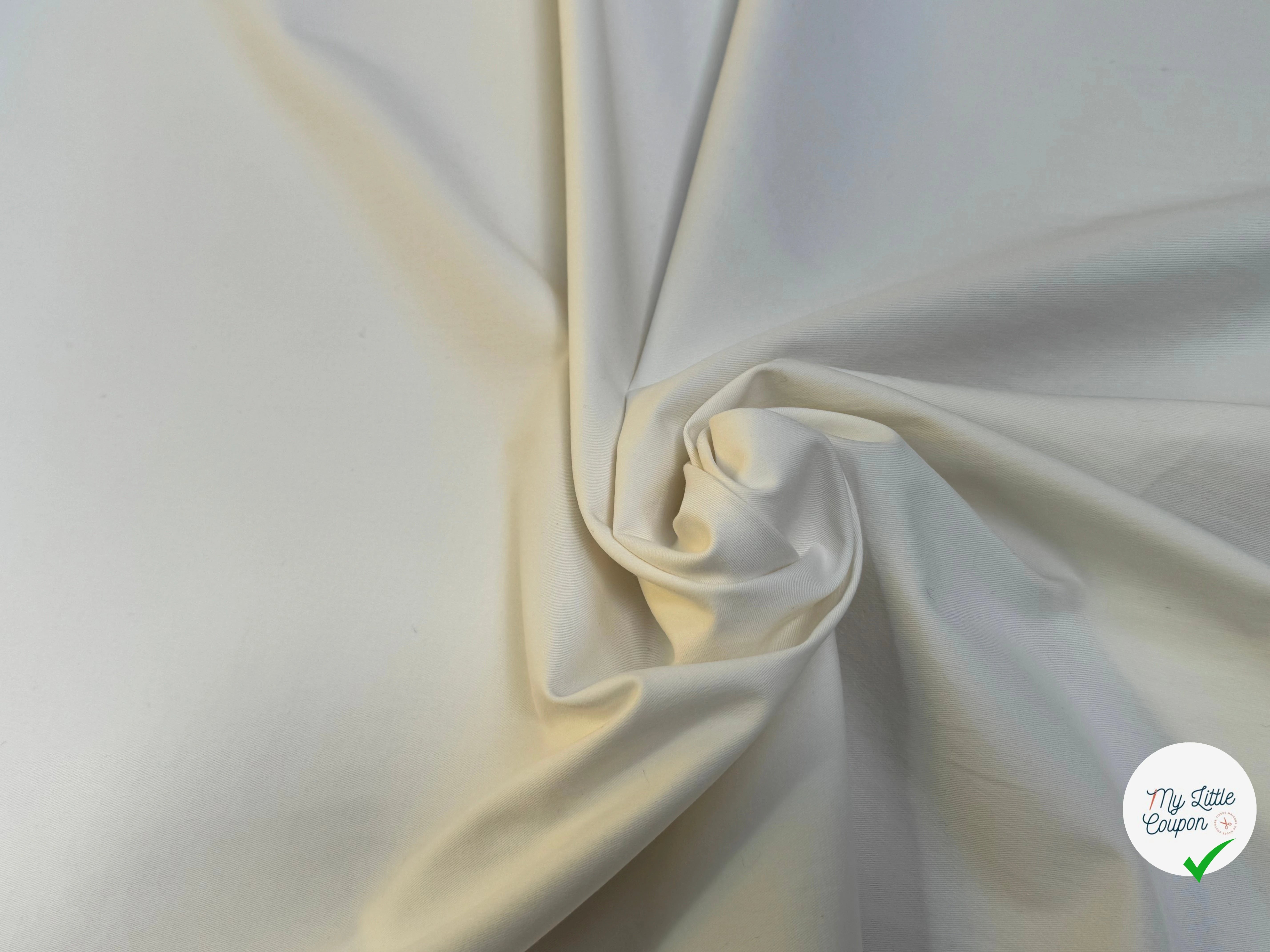 GABARDINE DE COTON GRATTÉ FINEMENT SERGÉE BLANC CASSÉ STRETCH TENUE SUBLIME - My Little Coupon