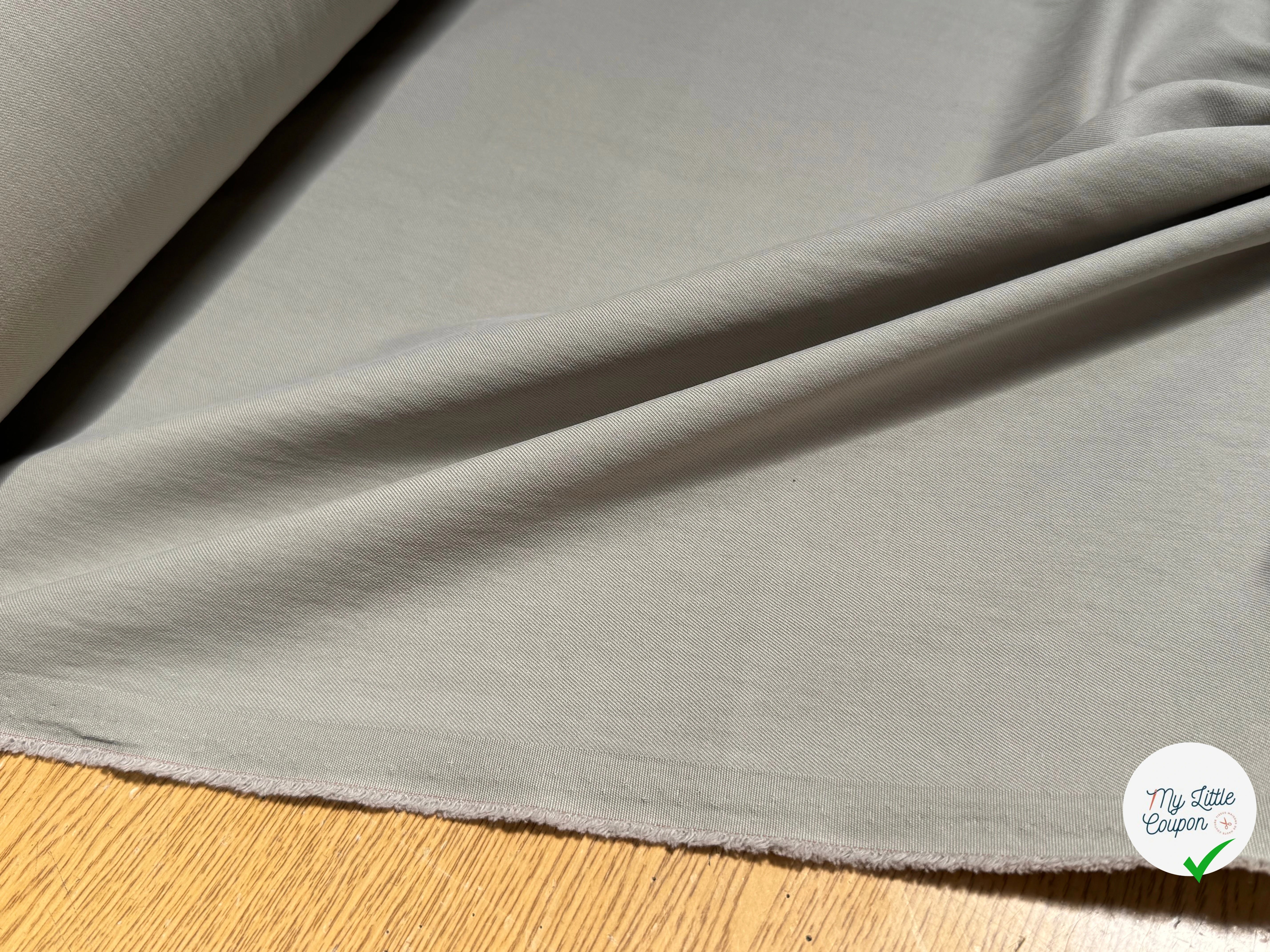 GABARDINE DE COTON LÉGÈREMENT STRIÉE BEIGE ULTRA BELLE - My Little Coupon