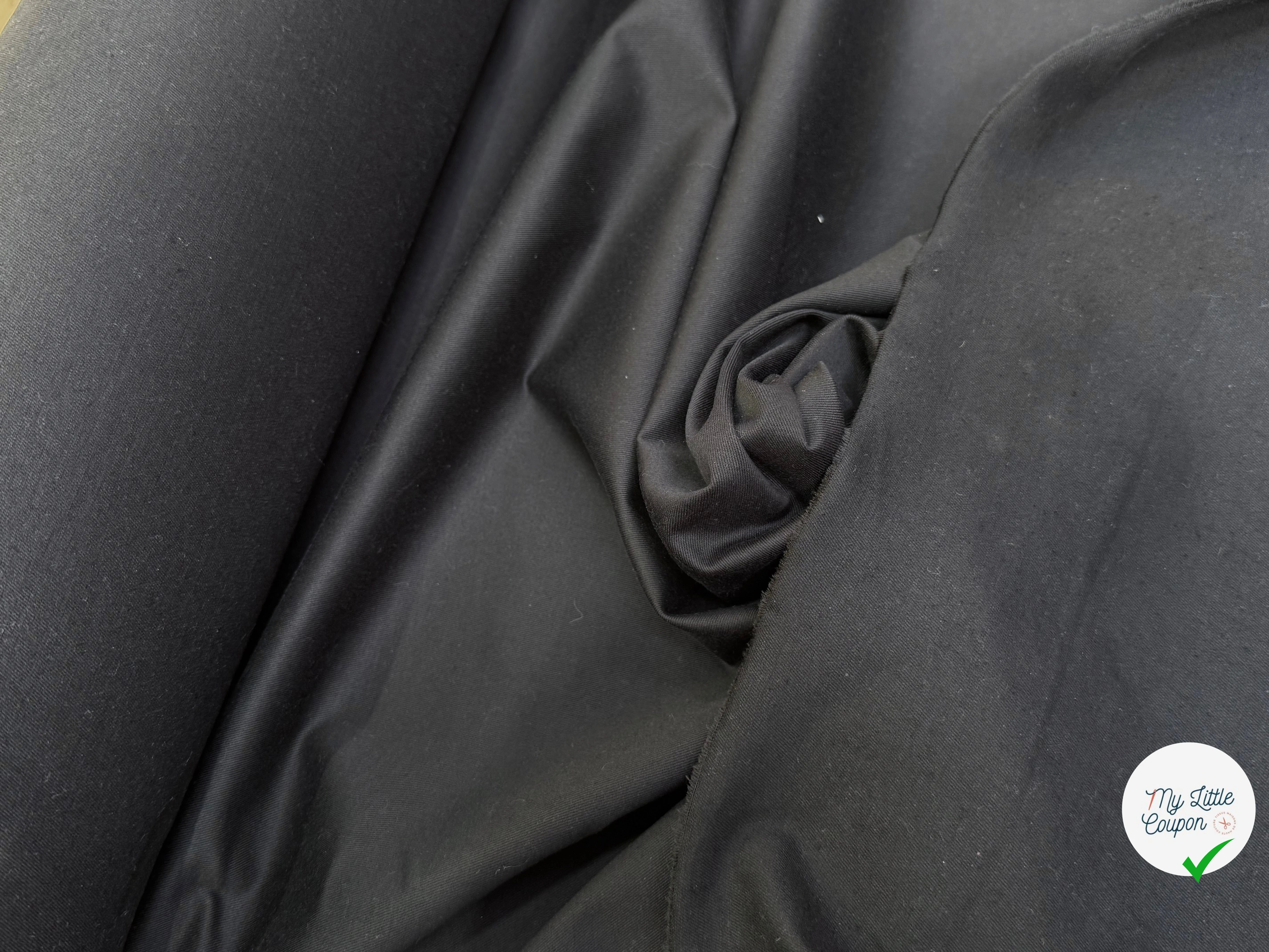 GABARDINE DE COTON NOIR FINEMENT SERGÉE NATURELLE STRETCH - My Little Coupon