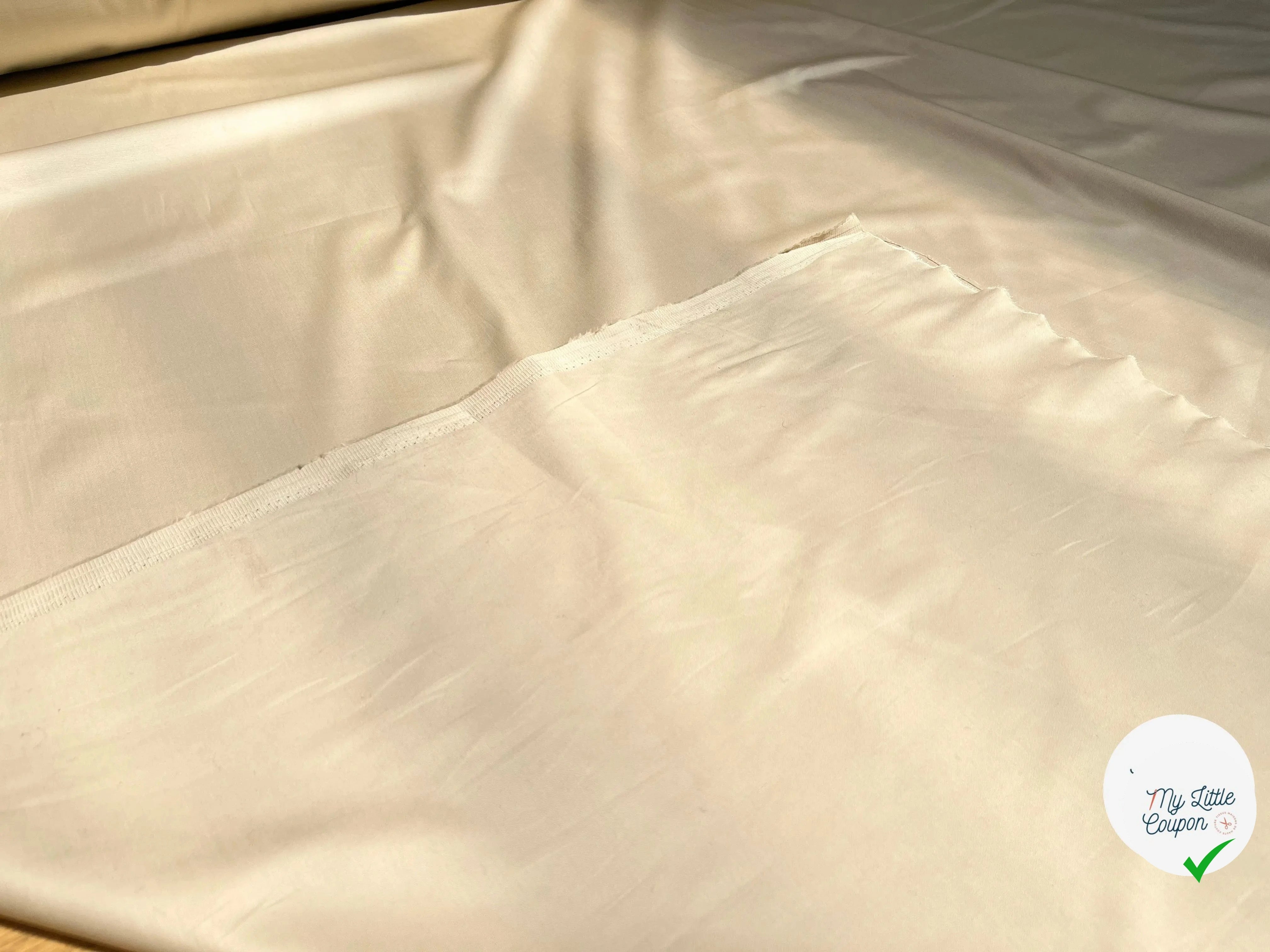 GABARDINE DE COTON STRETCH UNI BEIGE CLAIR ENVERS LISSE - My Little Coupon