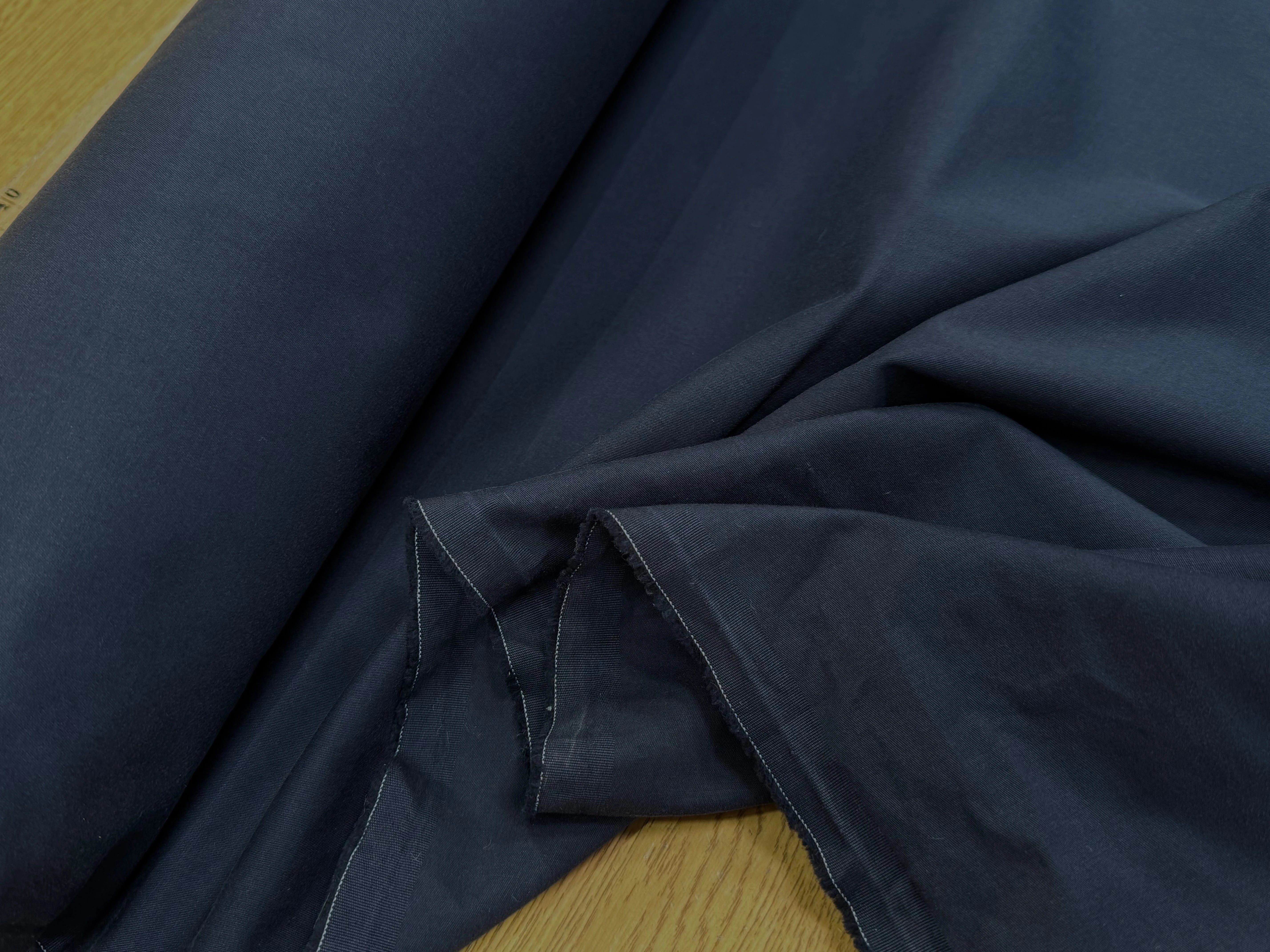 GABARDINE DE COTON ULTRA STRETCH FINEMENT RAFFINÉE BLEU MARINE - My Little Coupon