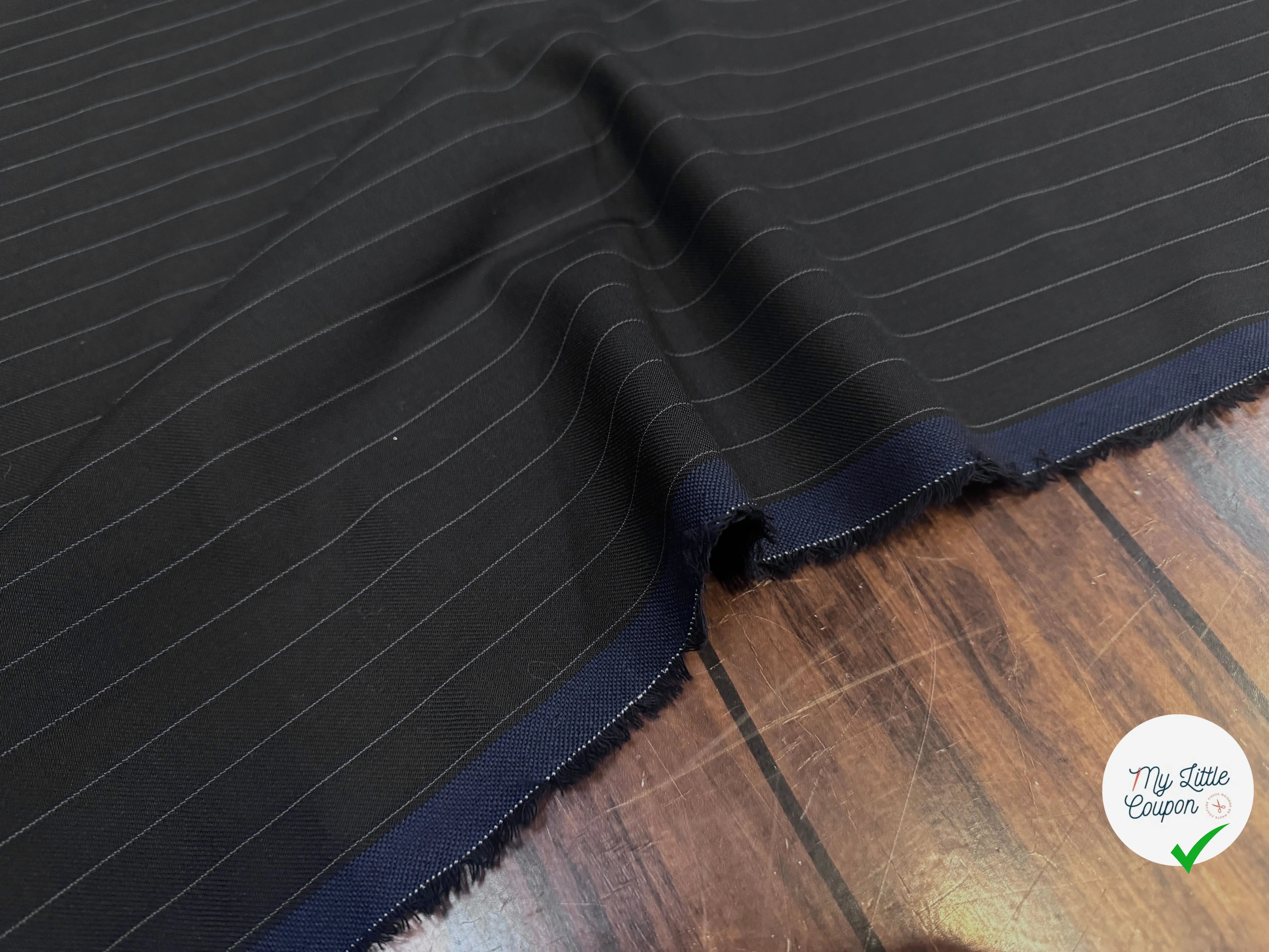 GABARDINE DE LAINE BLEUE STRIÉE ET RAYÉE - My Little Coupon