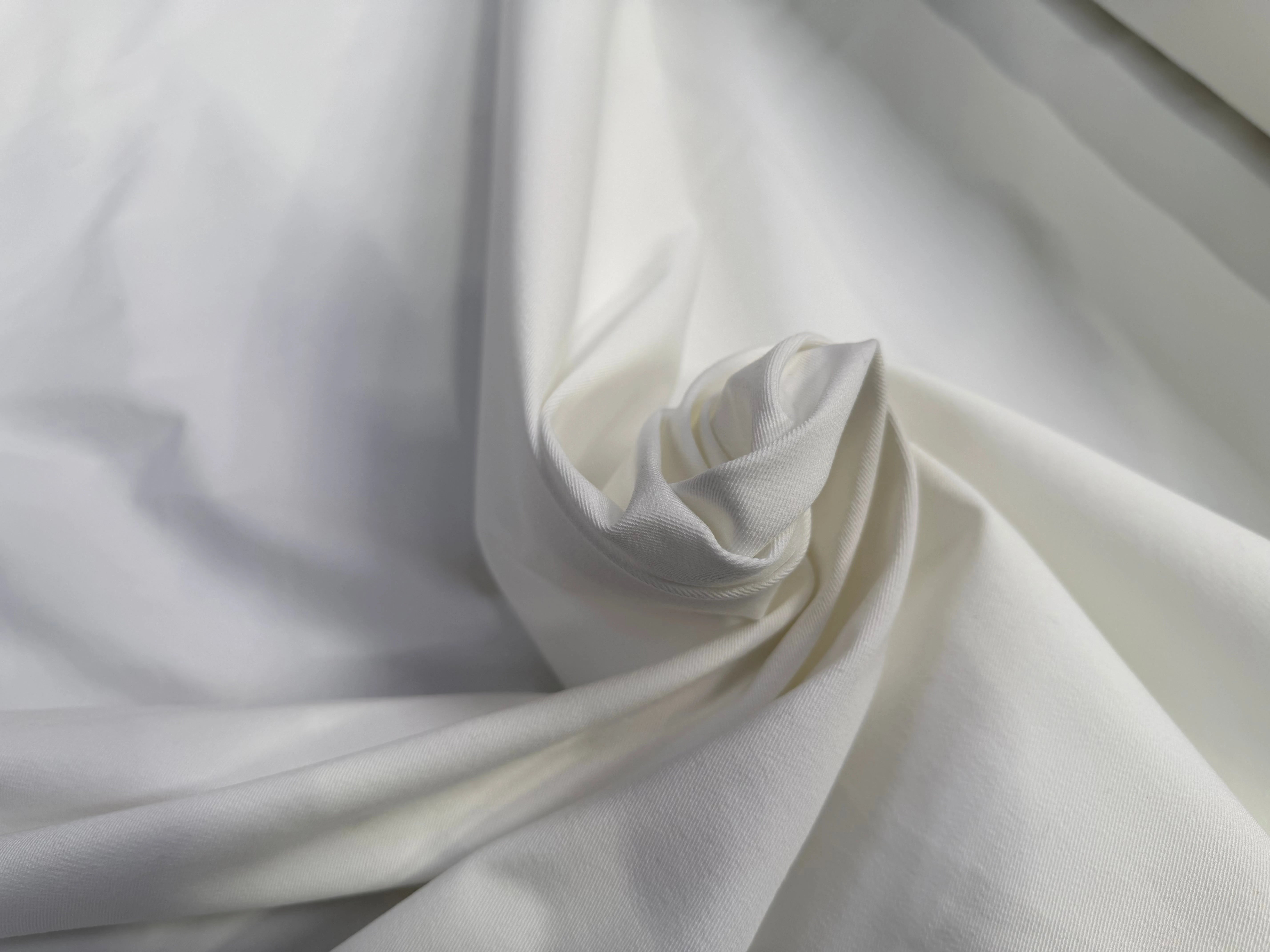GABARDINE DENIM FINEMENT SERGÉE BLANCHE STRETCH BLANC OPTIQUE - My Little Coupon