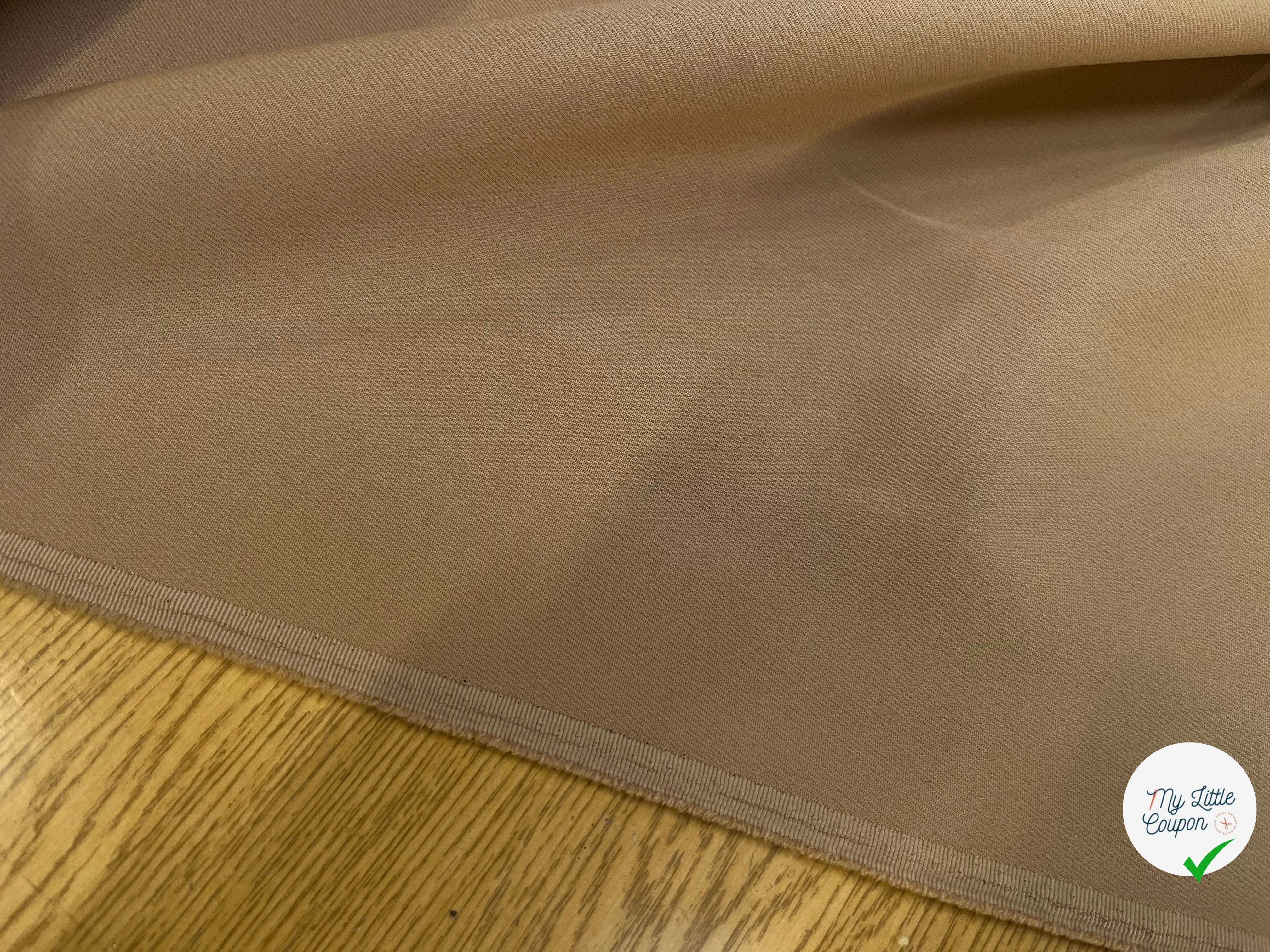 GABARDINE LEGÈREMENT STRIÉE SOUPLE POLYESTER BEIGE 130CM - My Little Coupon