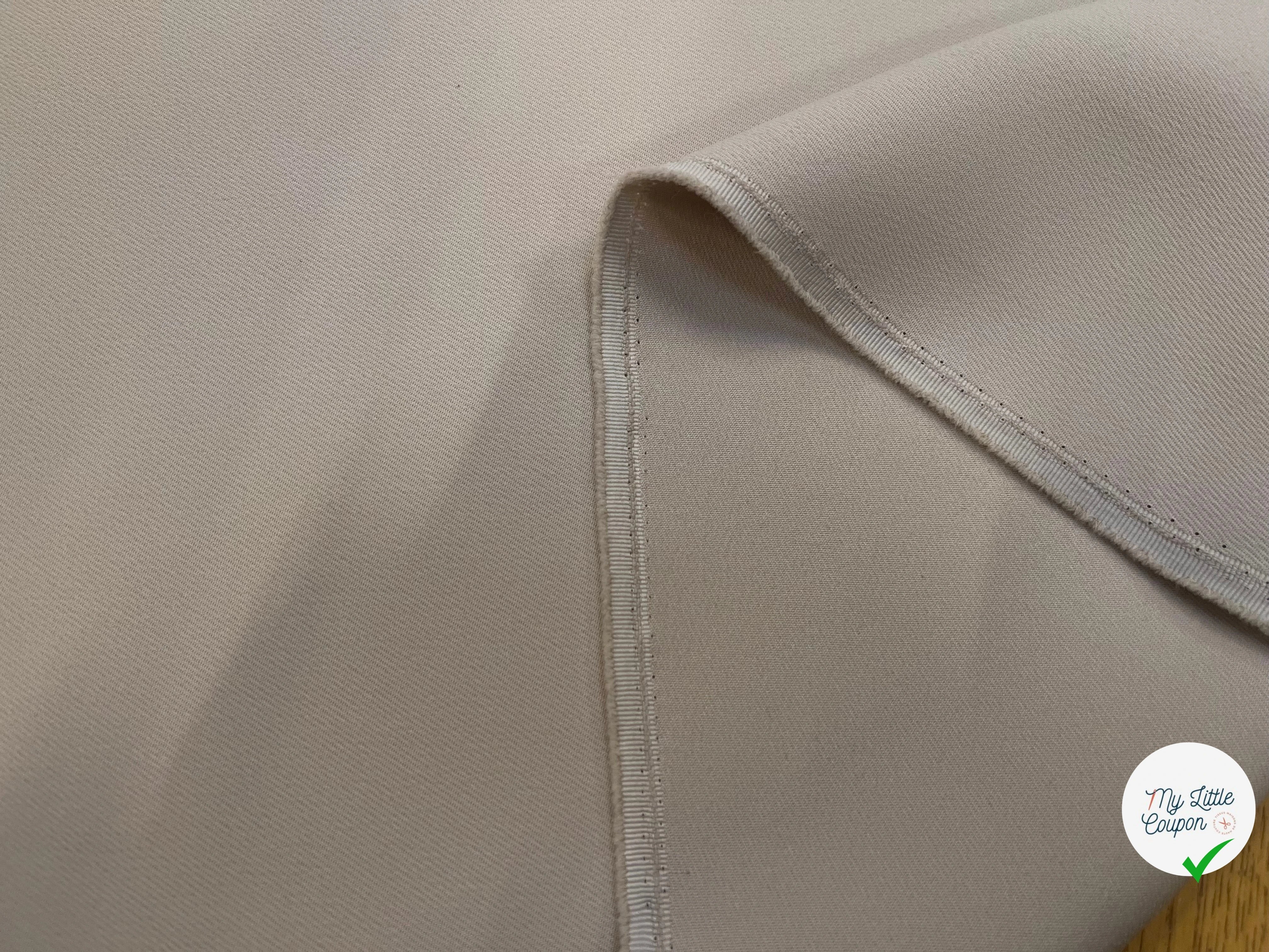 GABARDINE LEGÈREMENT STRIÉE SOUPLE POLYESTER LIGHT SAND 130CM - My Little Coupon