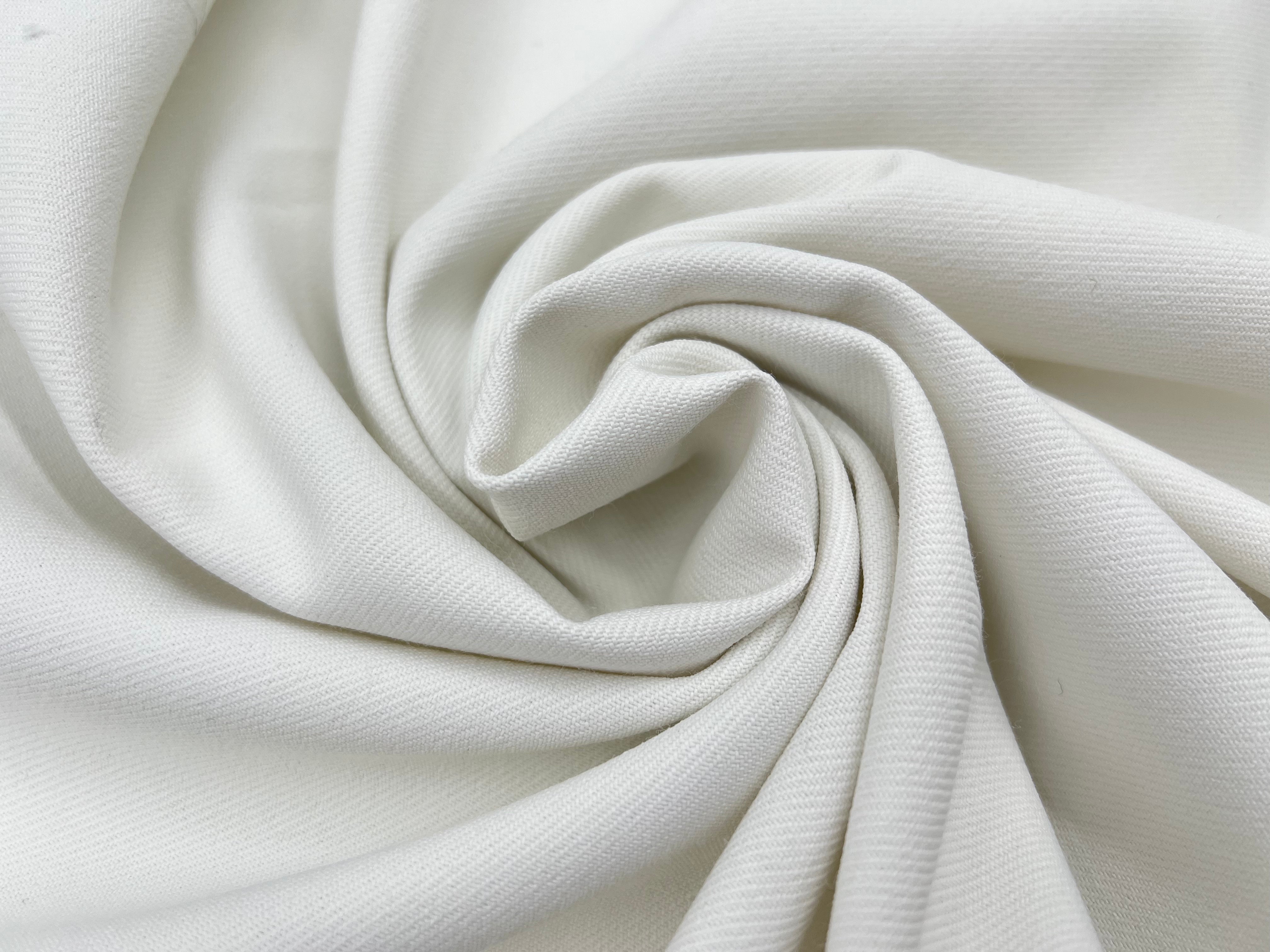 GABARDINE POLYESTER QUALITÉ JAPAN BLANC CASSÉ MSO