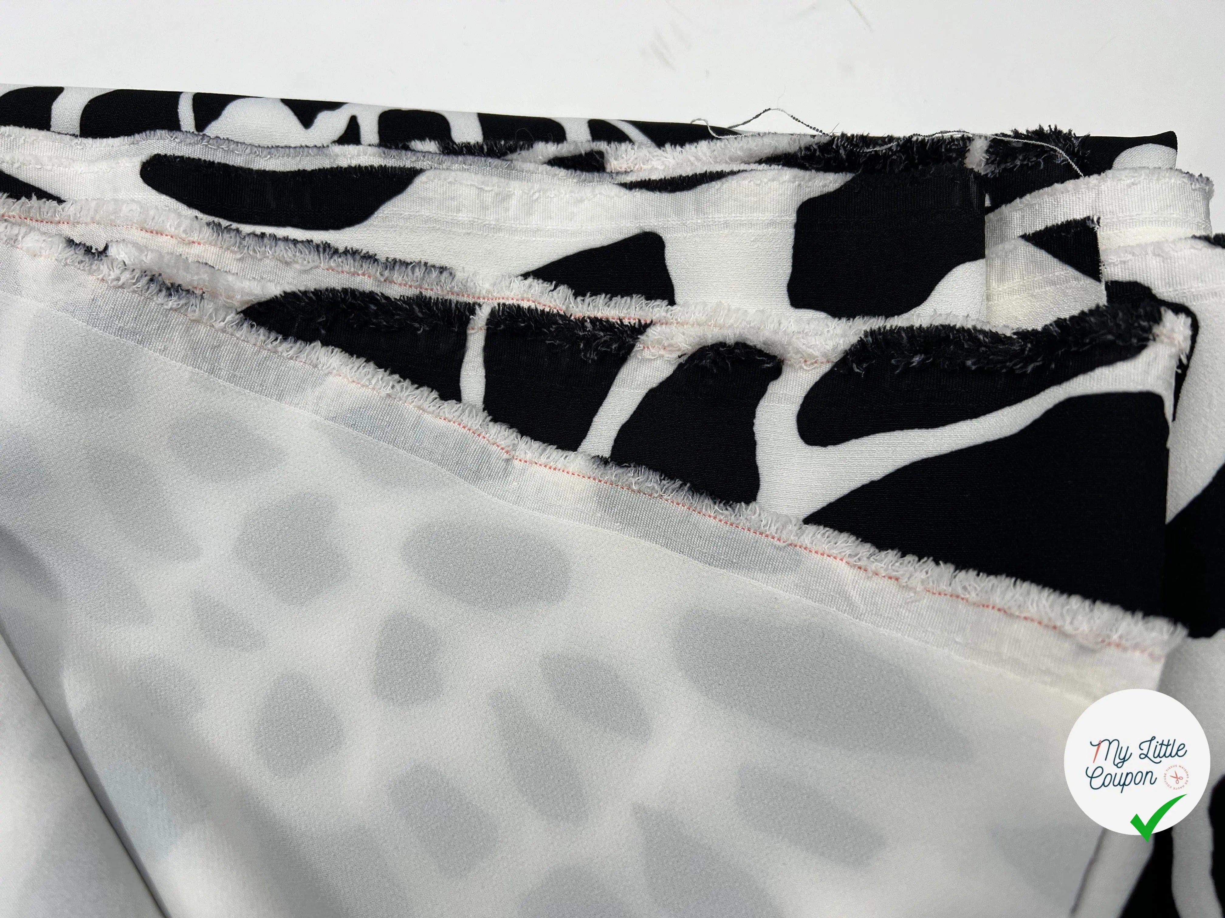 GABARDINE STRETCH QUALITÉ COUTURE IMPRIMÉ GIRAFE - My Little Coupon - tissu - coudre