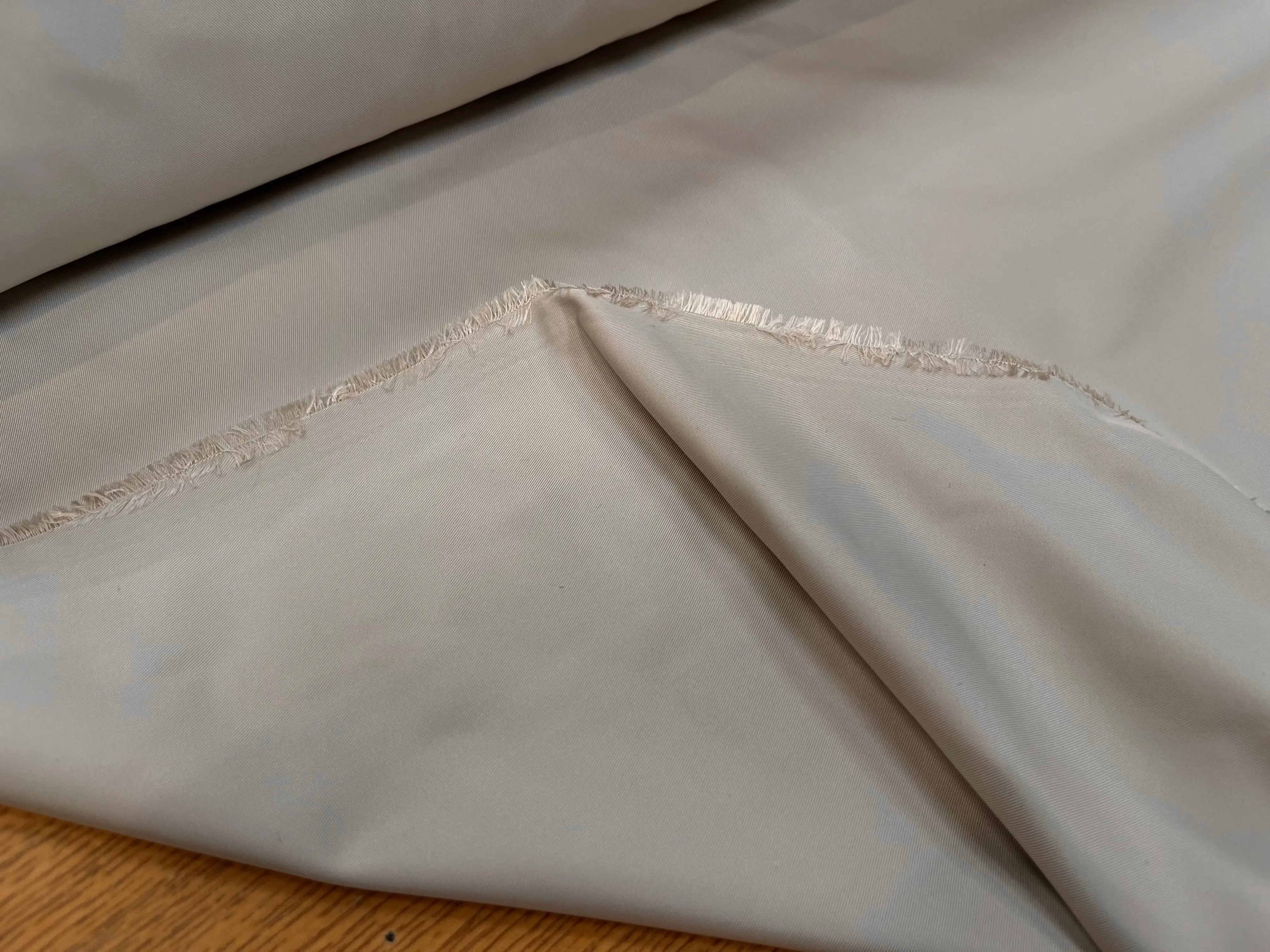 GABARDINE TECHNIQUE SOIE POLYAMIDE UNI BEIGE - My Little Coupon