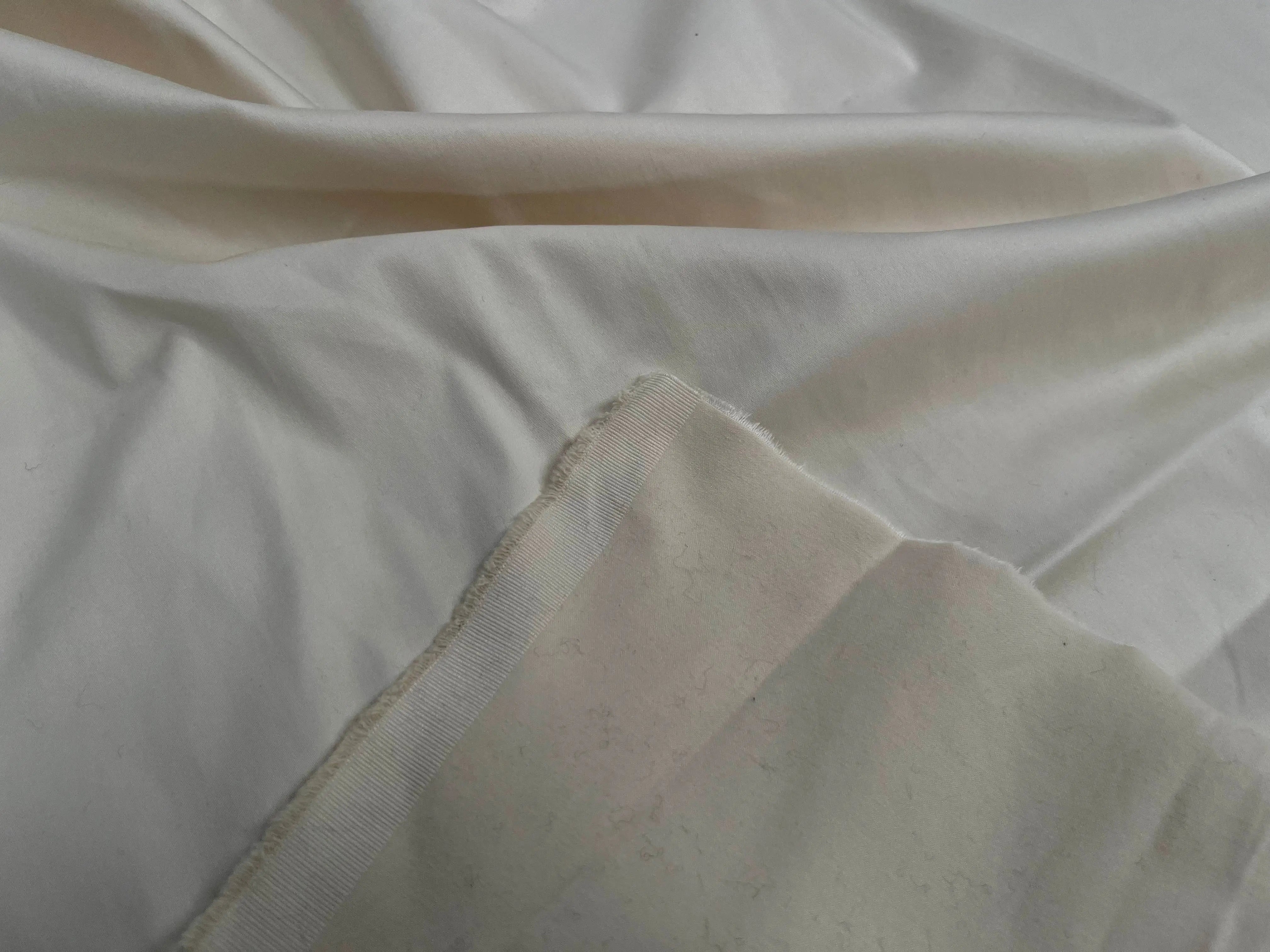 GARBADINE DE COTON ECRU STRETCH LEGREMENT SATINÉ - My Little Coupon