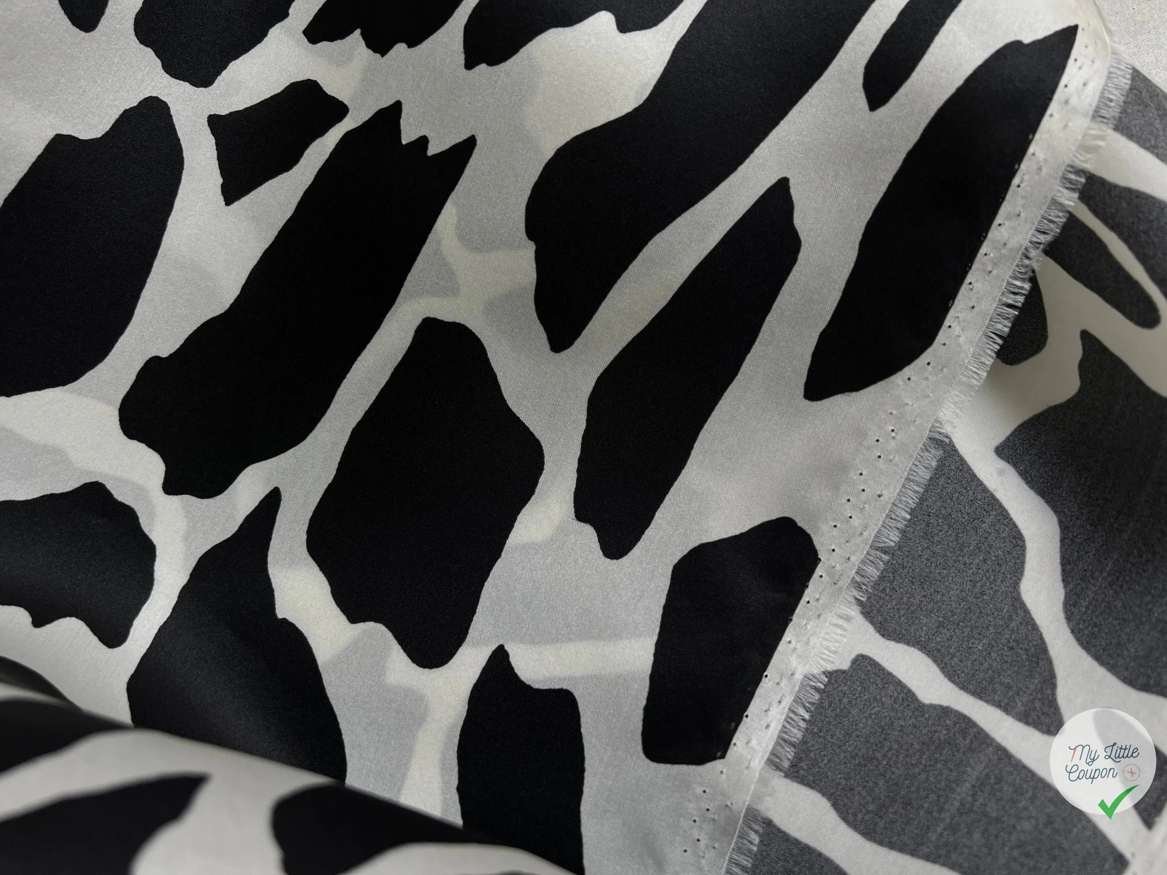 GAZAR DE SOIE IMPRIMÉ GIRAFE FOND BLANC - My Little Coupon - tissu - coudre