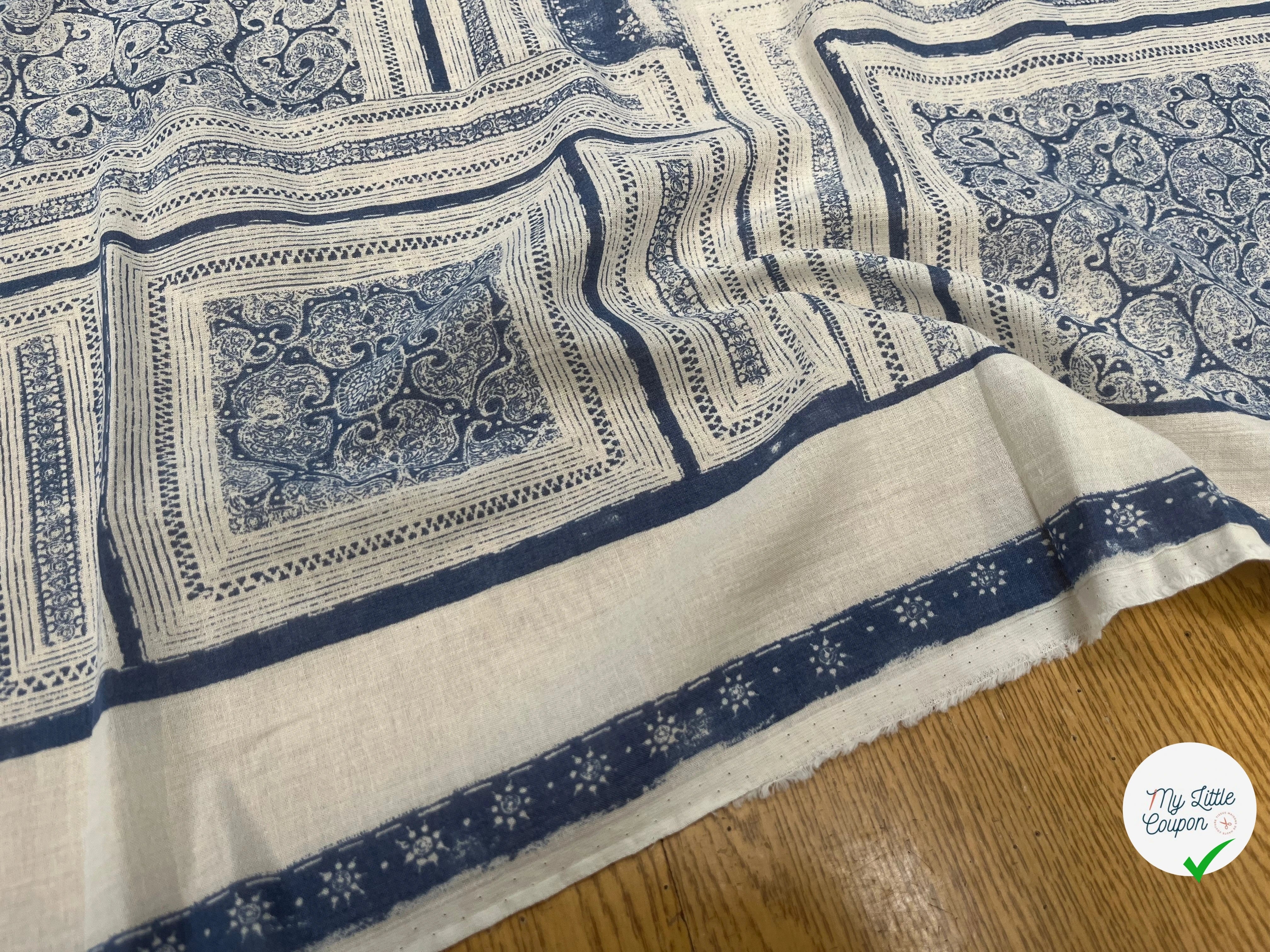 GAZE DE COTON MOTIF GÉOMETRIQUE ÉCRU BLEU CIEL - My Little Coupon