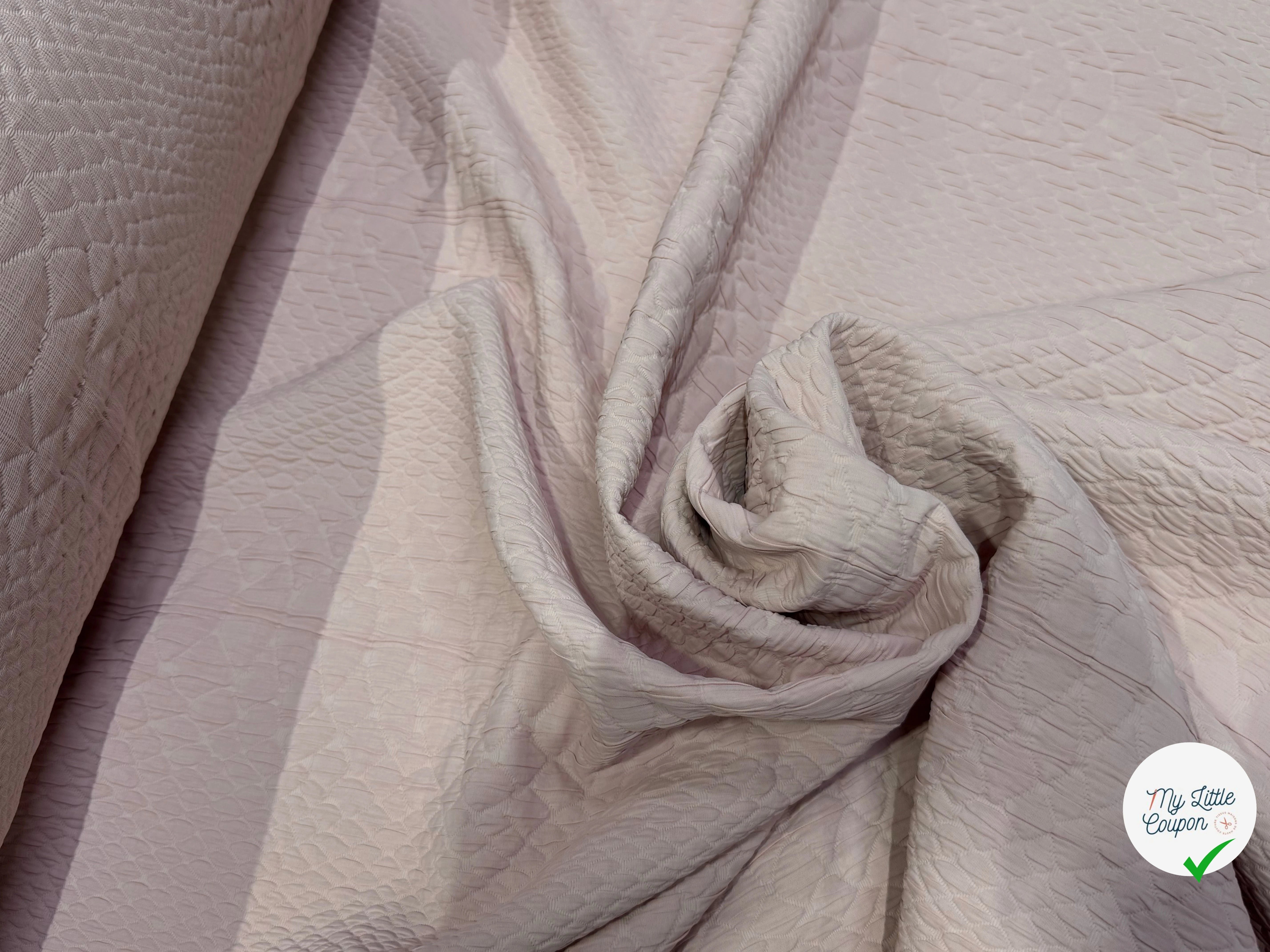 JACQUARD 60% ACETATE 31% POLYAMIDE 9% VISCOSE MOTIF LOSANGE ROSE PALE - My Little Coupon