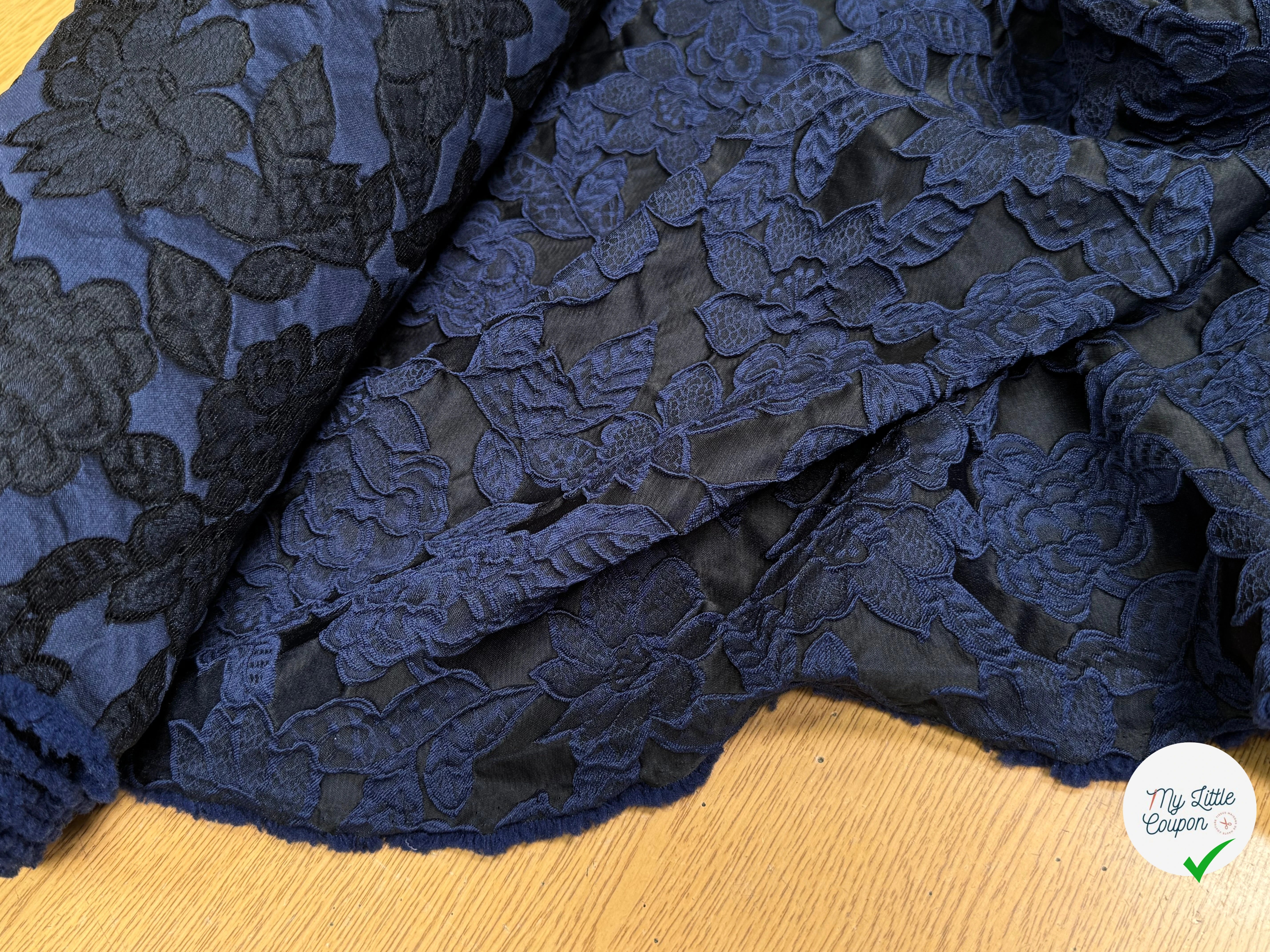JACQUARD CLOQUÉ NIGHT BLUE MOTIF FLORAL - My Little Coupon
