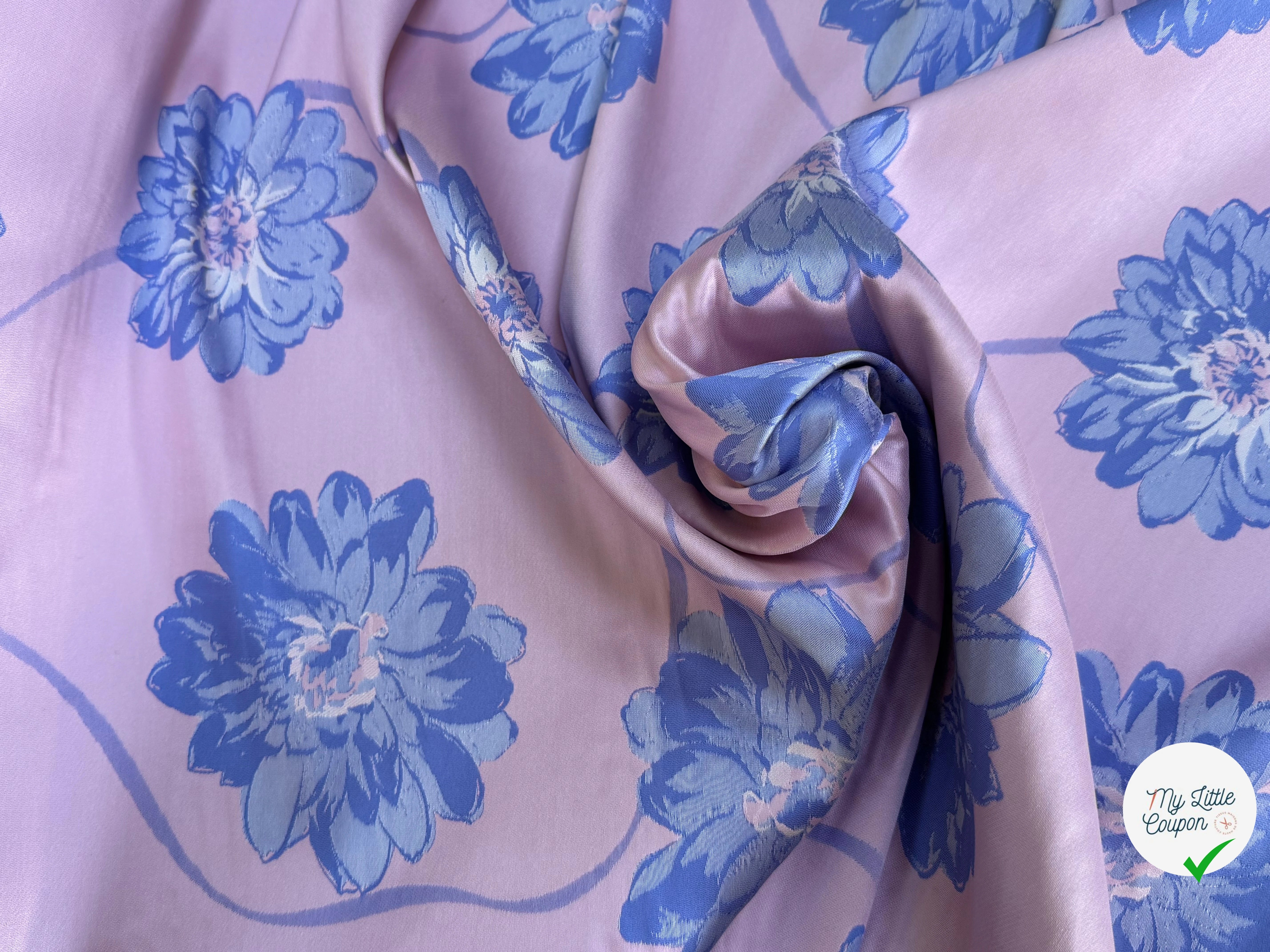 JACQUARD LISSE MOTIFS FLORAUX BLEUS FOND VIEUX ROSE - My Little Coupon