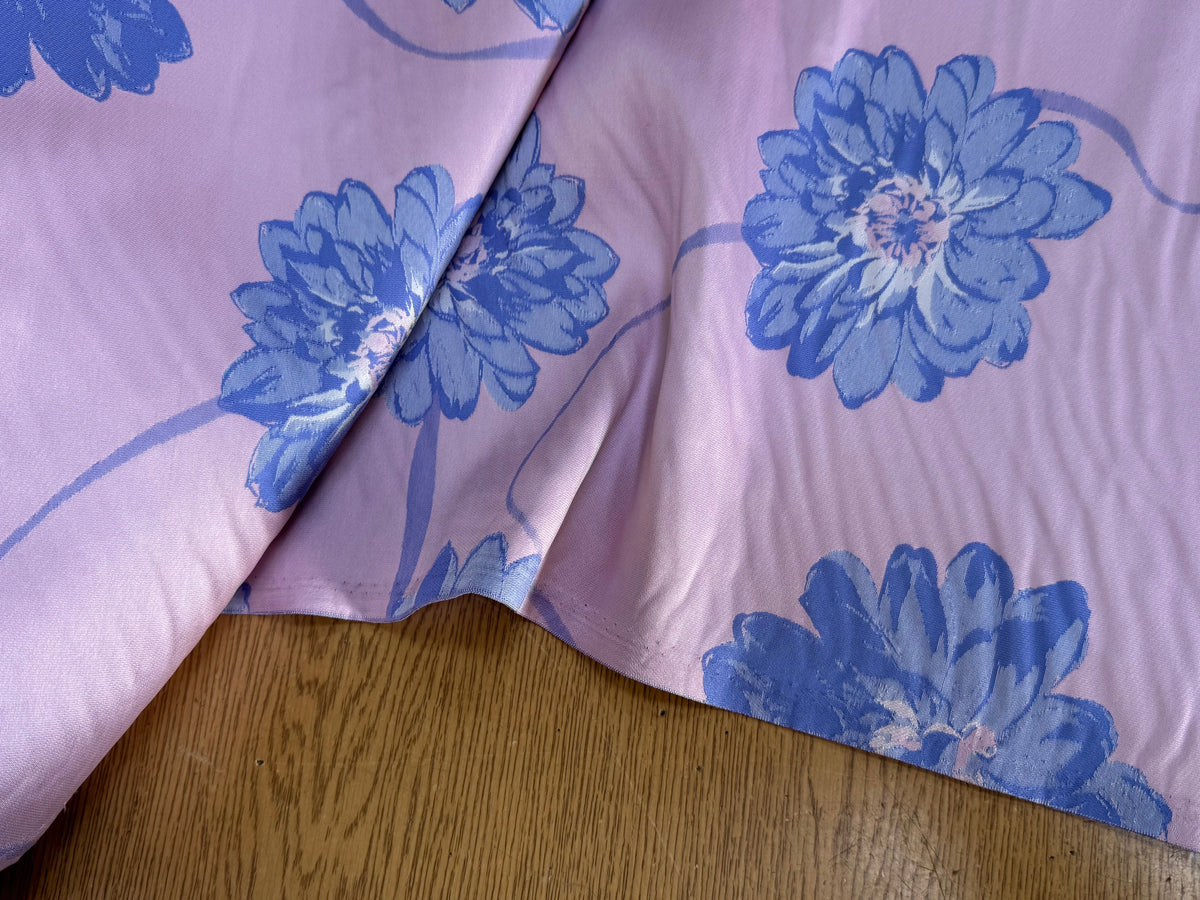 JACQUARD LISSE MOTIFS FLORAUX BLEUS FOND VIEUX ROSE - My Little Coupon