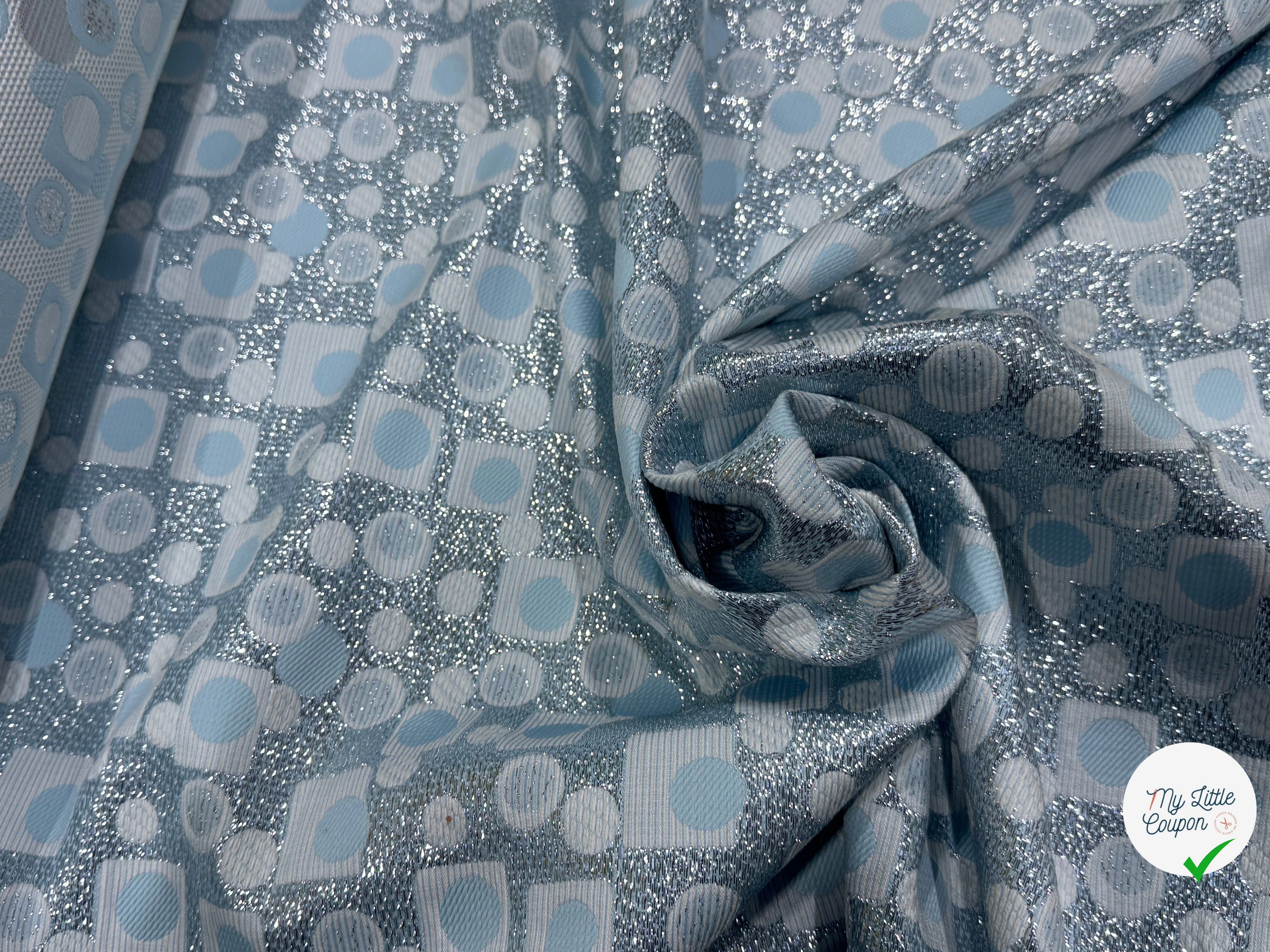 JACQUARD MÉTALLISÉ MOTIFS CIRCULAIRES ET GÉOMÉTRIQUES ARGENT FOND BLEU CIEL VERT D'EAU - My Little Coupon