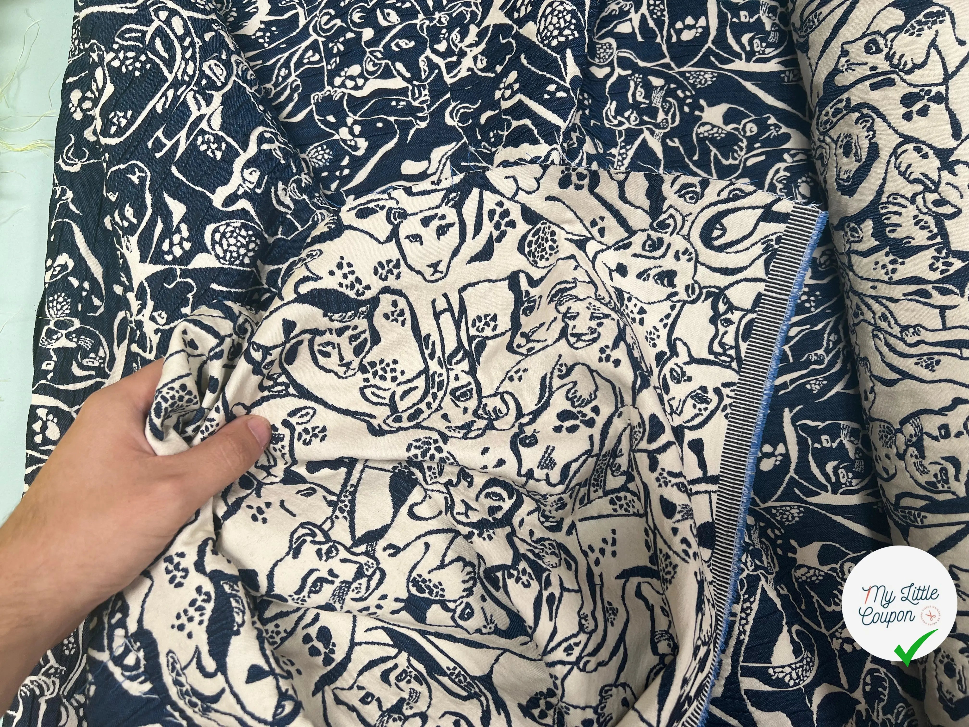 JACQUARD REVERSIBLE FACE BLEU FACE CREME LIONNE - My Little Coupon