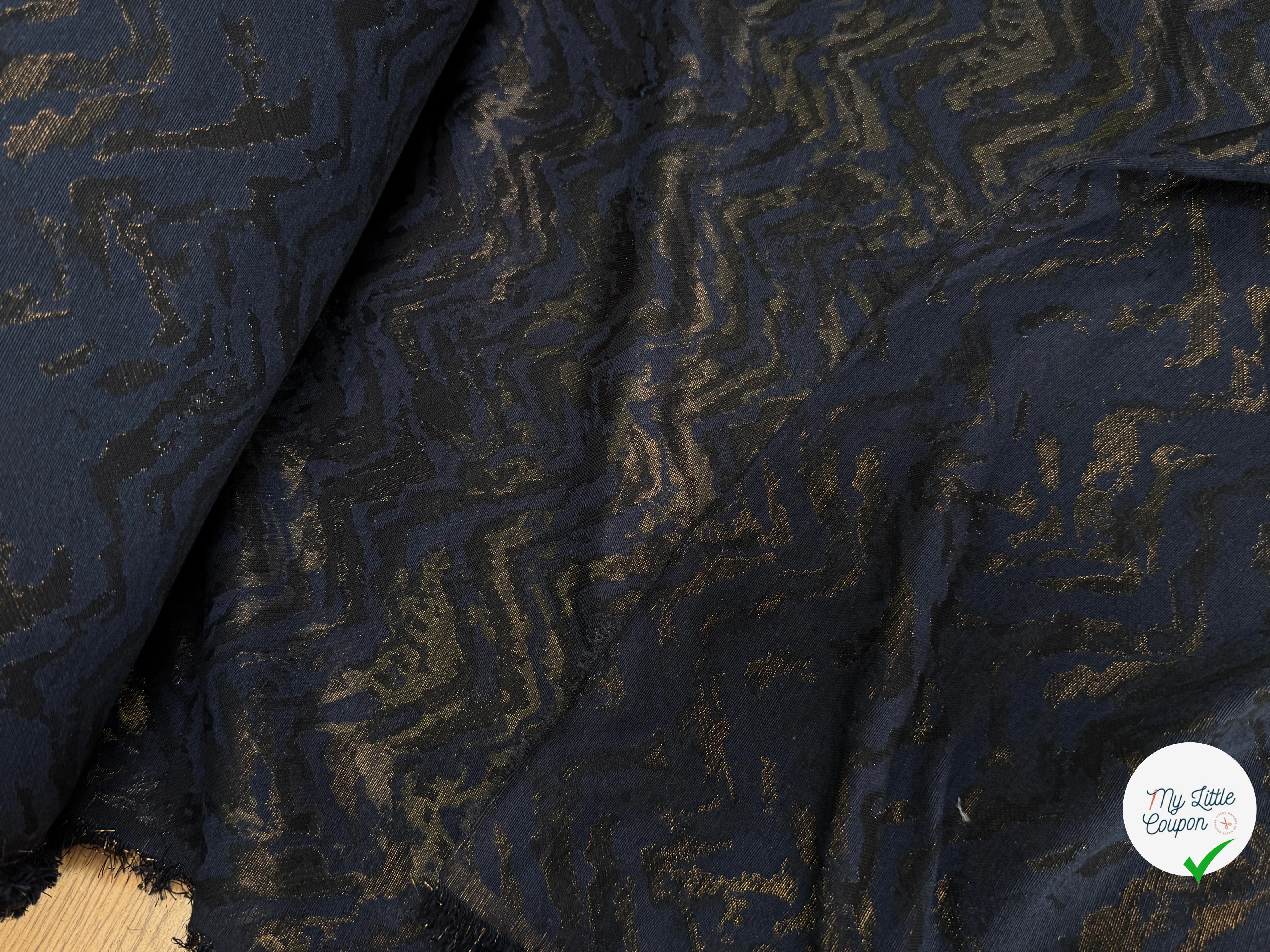 JACQUARD SATINÉ MÉTALLISÉ ZIGZAG SERPENTIN OR ET MARINE ULTRA BEAU - My Little Coupon