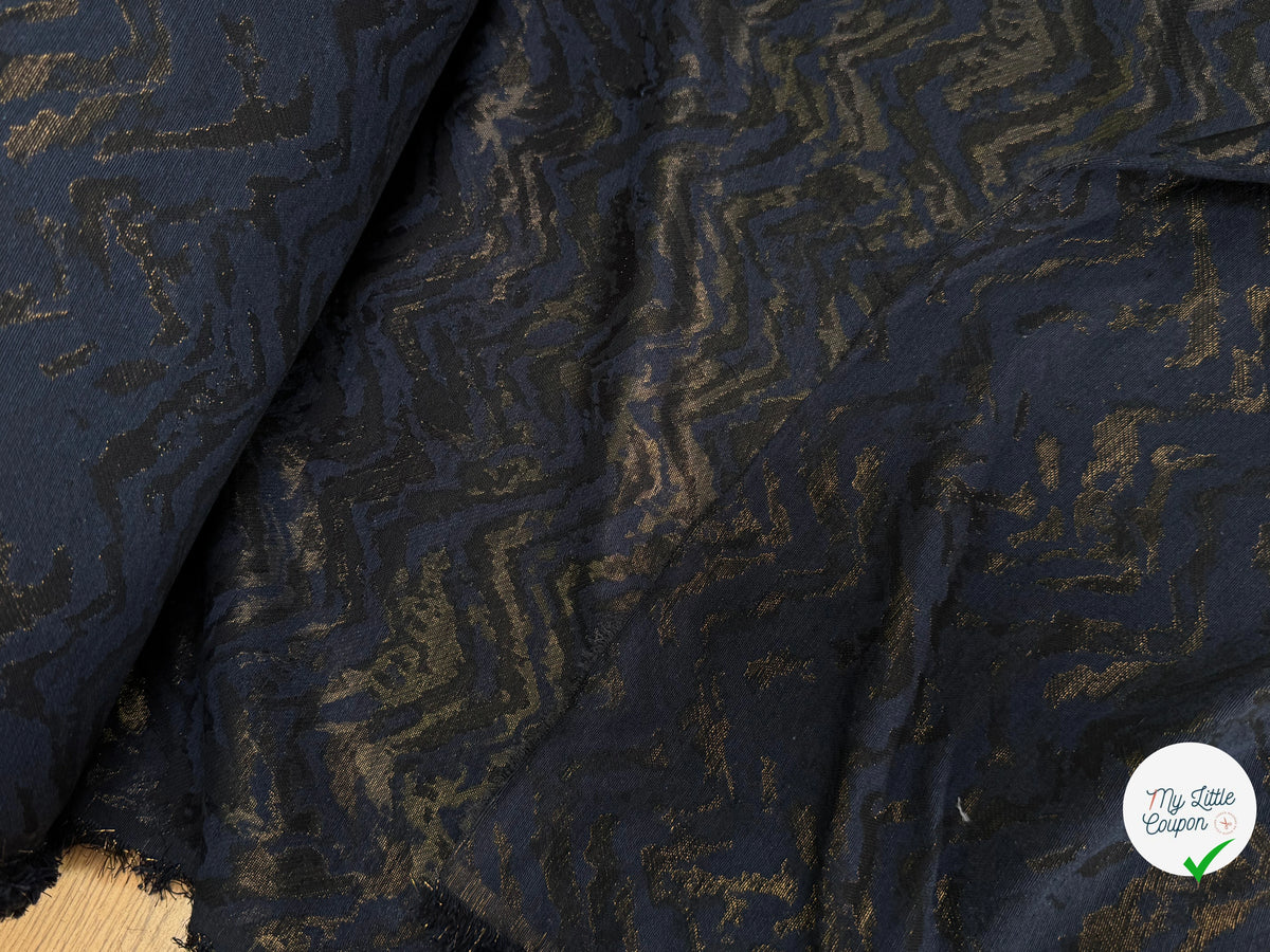 JACQUARD SATINÉ MÉTALLISÉ ZIGZAG SERPENTIN OR ET MARINE ULTRA BEAU - My Little Coupon