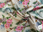 JACQUARD SATINÉ MOTIFS FLORAUX MULTICOLORE VERT ET ROSE FOND ÉCRU - My Little Coupon