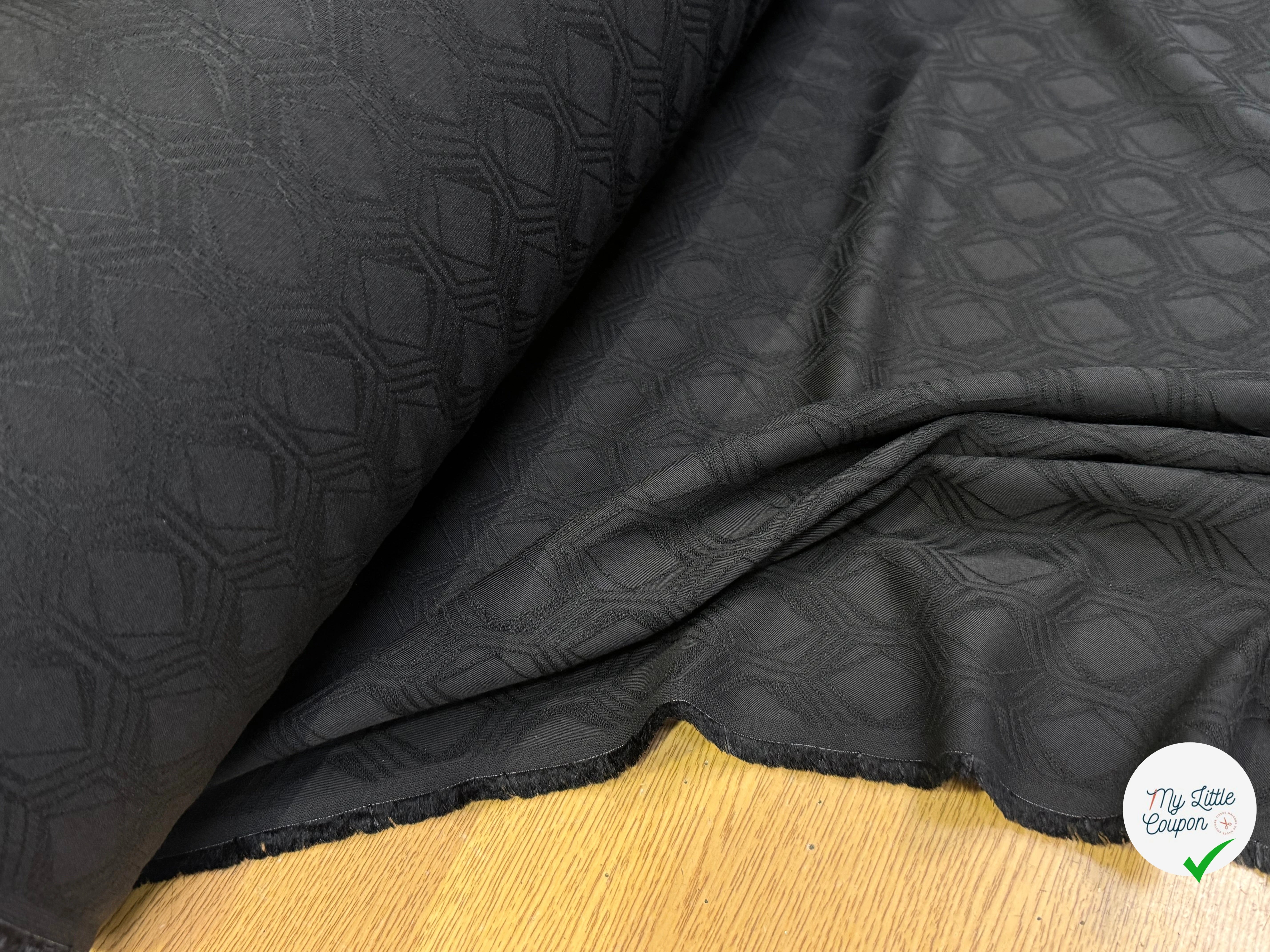 Tissu jacquard viscose laine géométrique noir - aspect et couleur