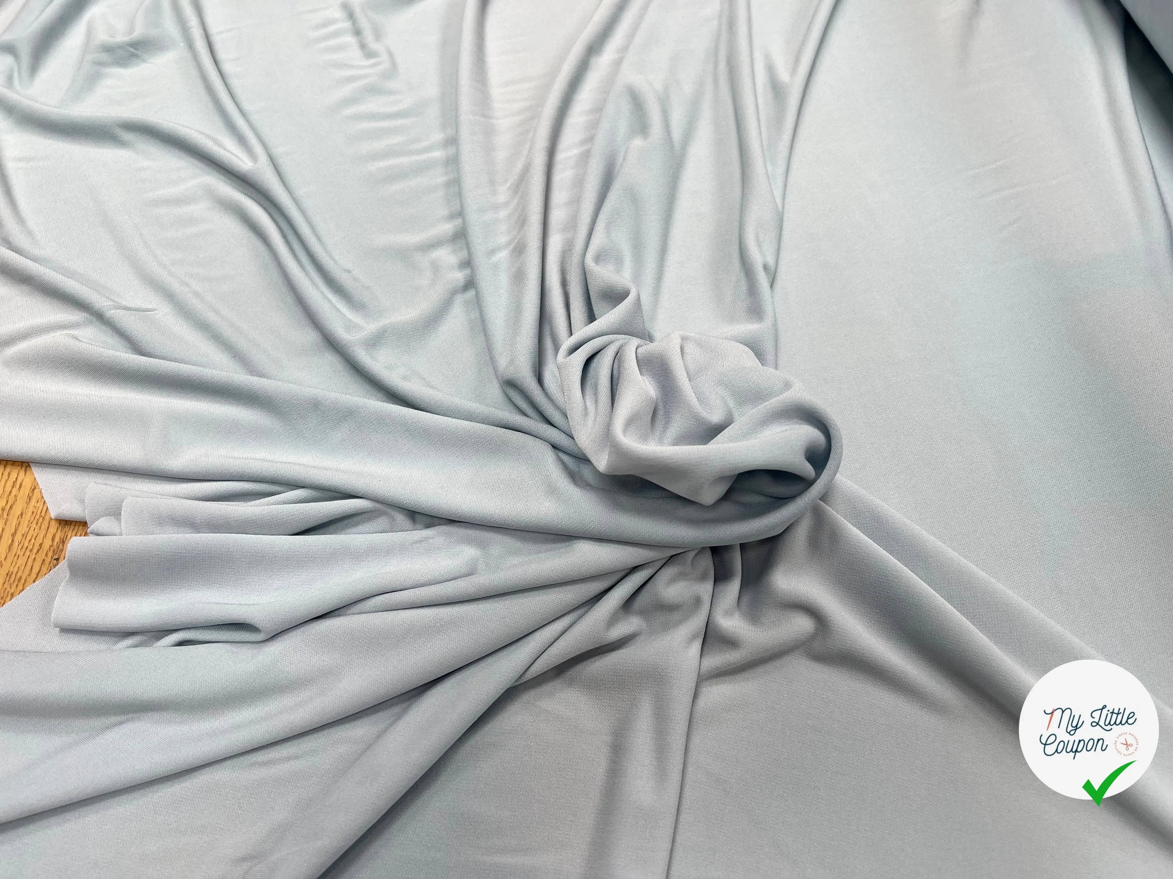 JERSEY ASPECT CRÊPE VISCOSE FROIDE 8% EA BLEU BÉBÉ - My Little Coupon
