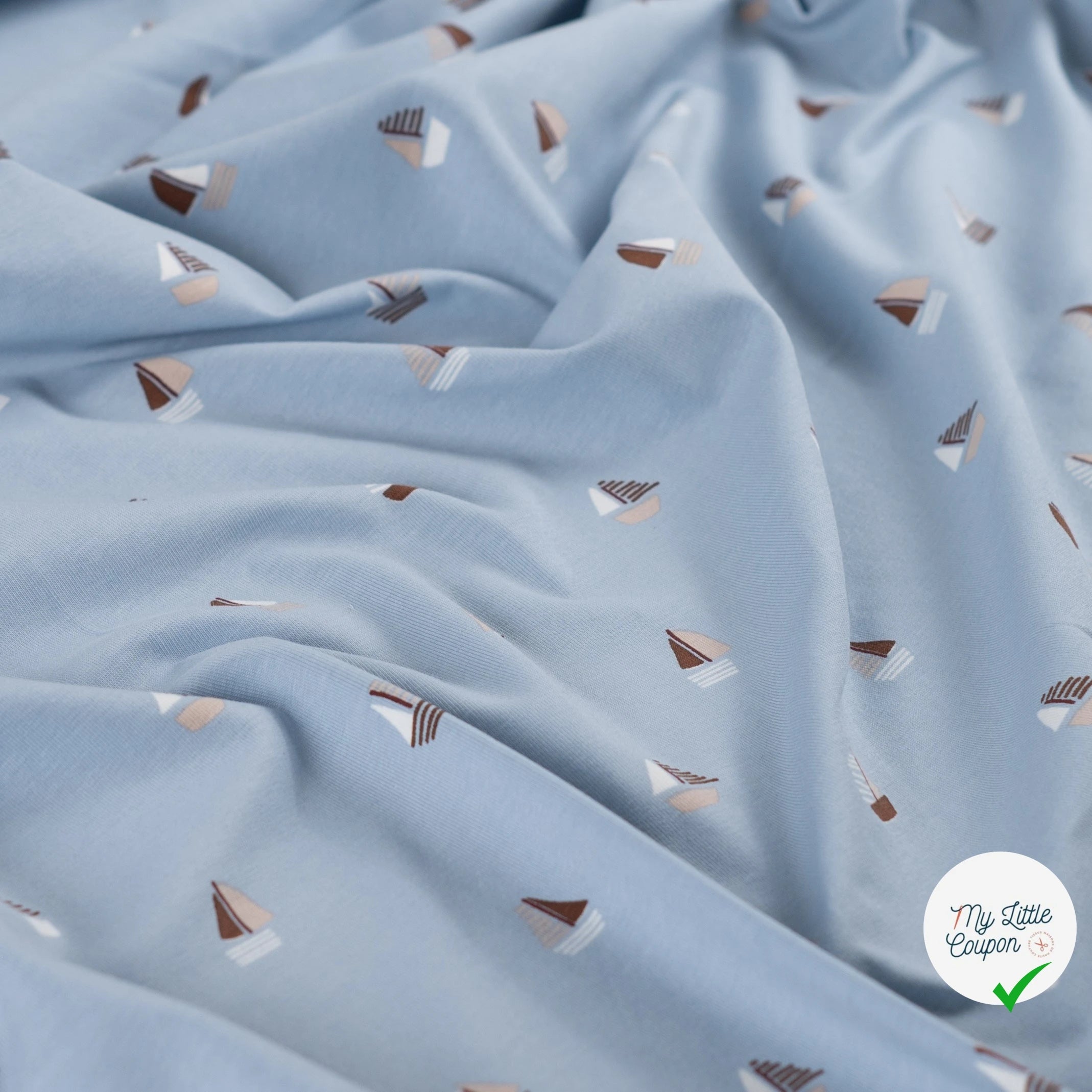 JERSEY DE COTON IMPRIMÉ BATEAUX FOND BLEU GRISÉ - My Little Coupon