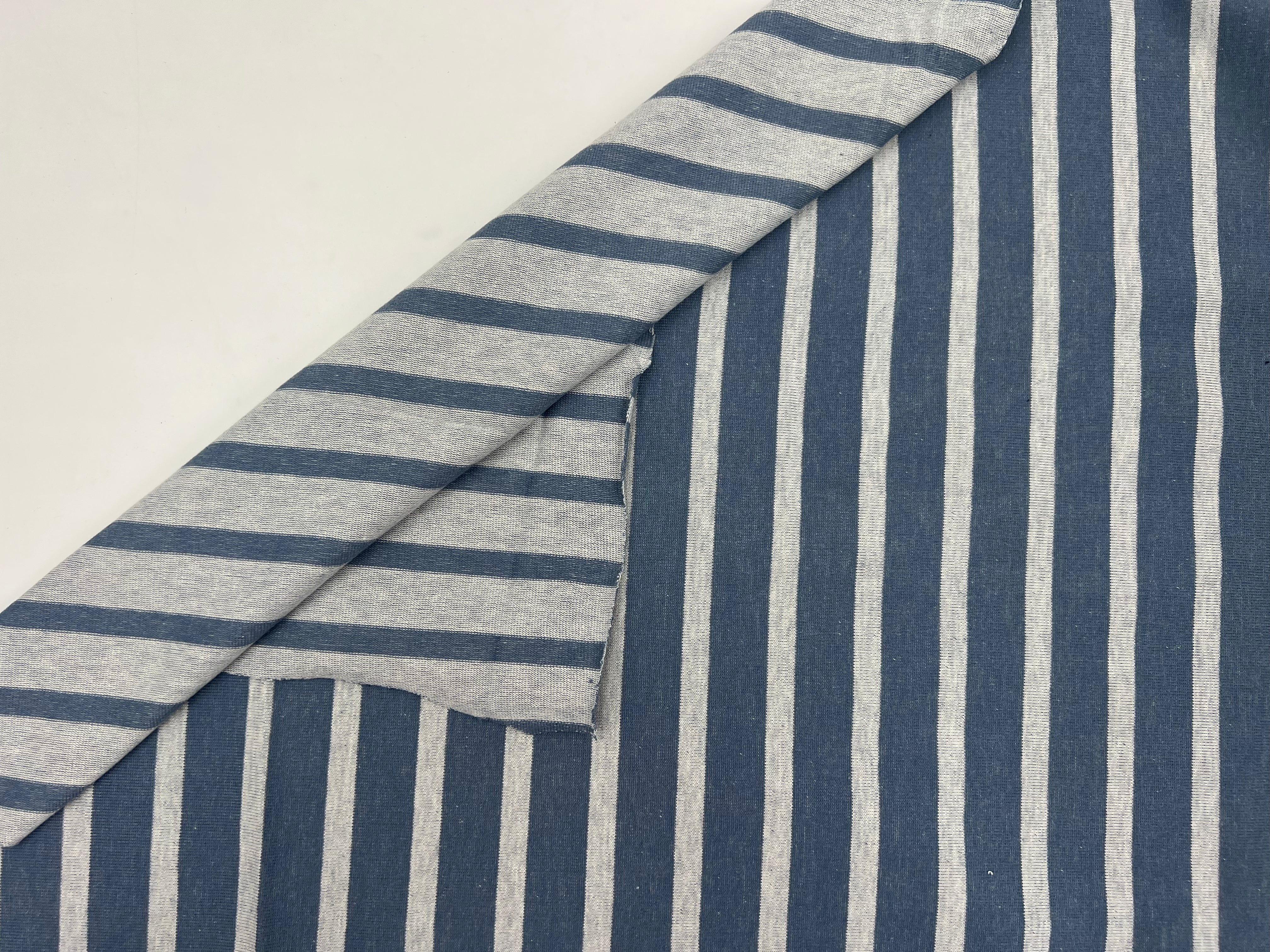 JERSEY DE COTON  LOURD RAYURES BLANC FOND GRIS BLEU MSO