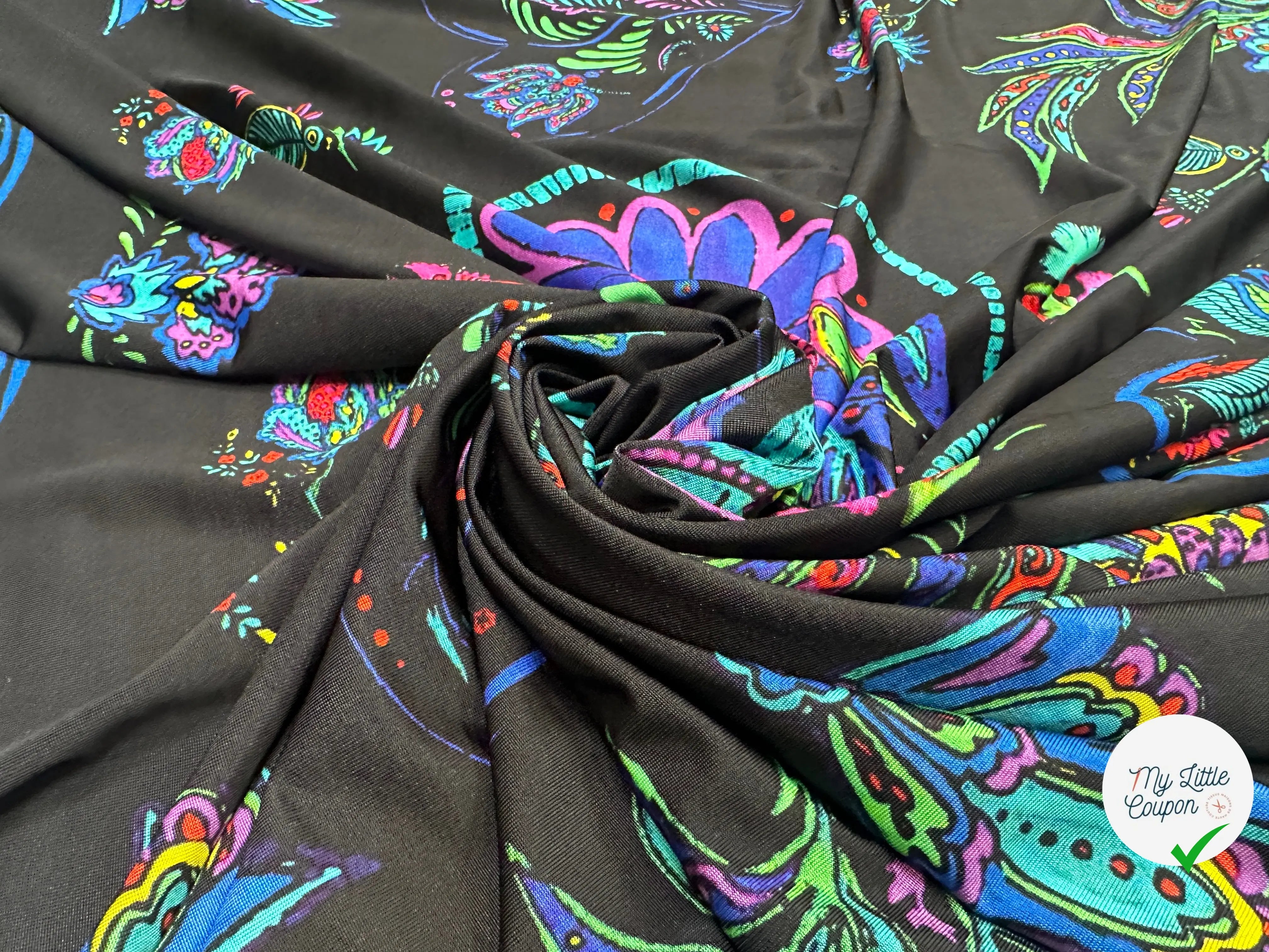 JERSEY FLUIDE VISCOSE DE COULEUR VEGETALE FOND NOIR - My Little Coupon