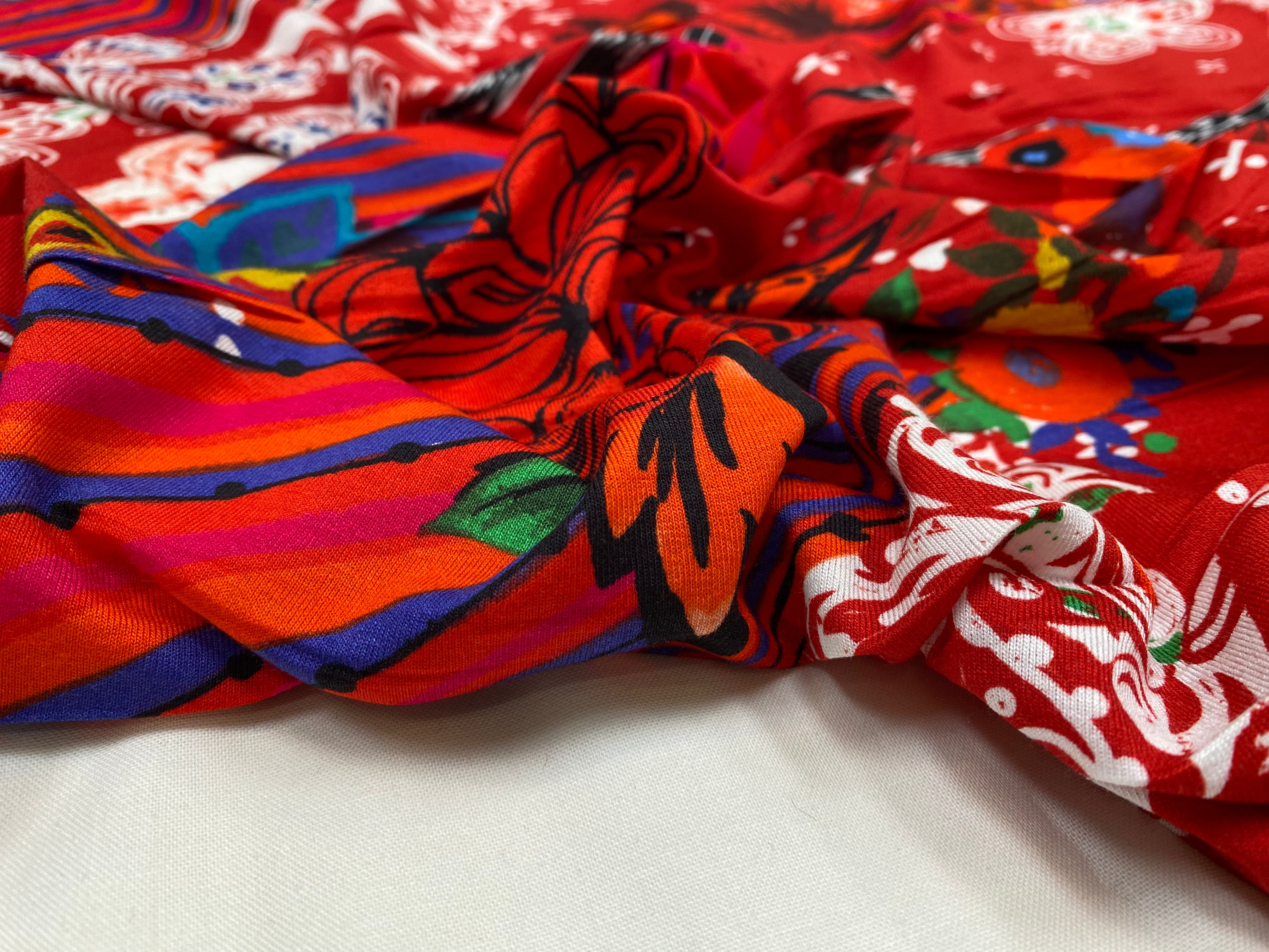 JERSEY VISCOSE EXPLOSION DE FLEURS FOND ROUGE - My Little Coupon